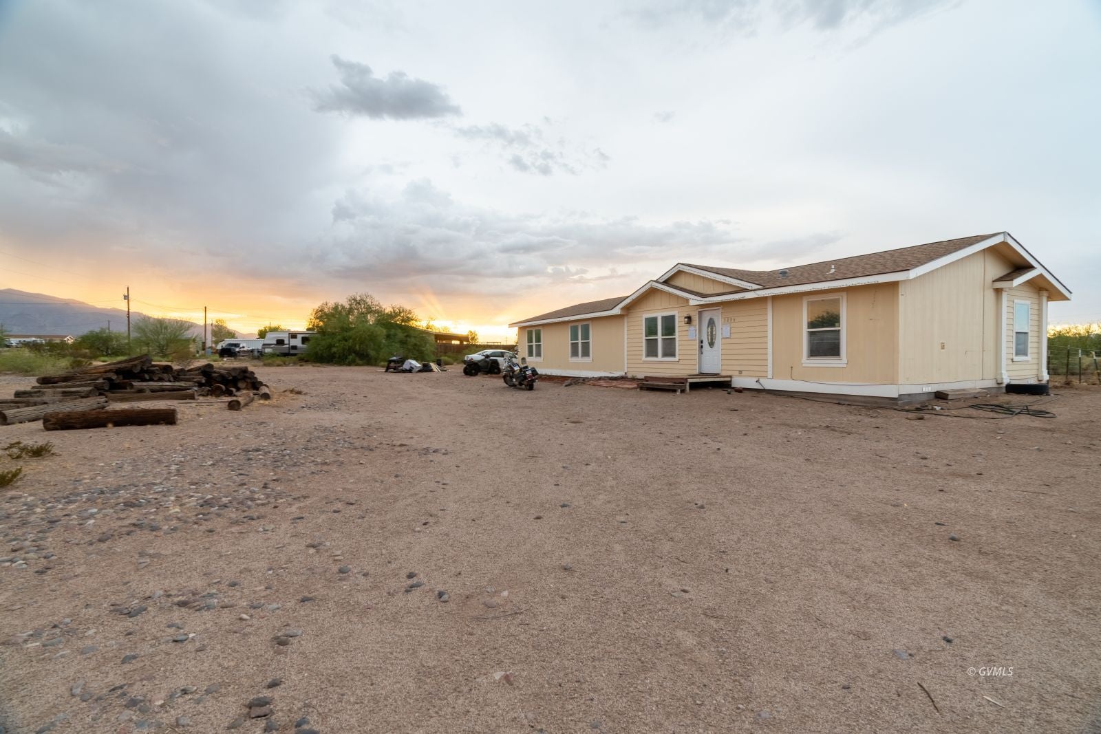 3806 E Busby Dr