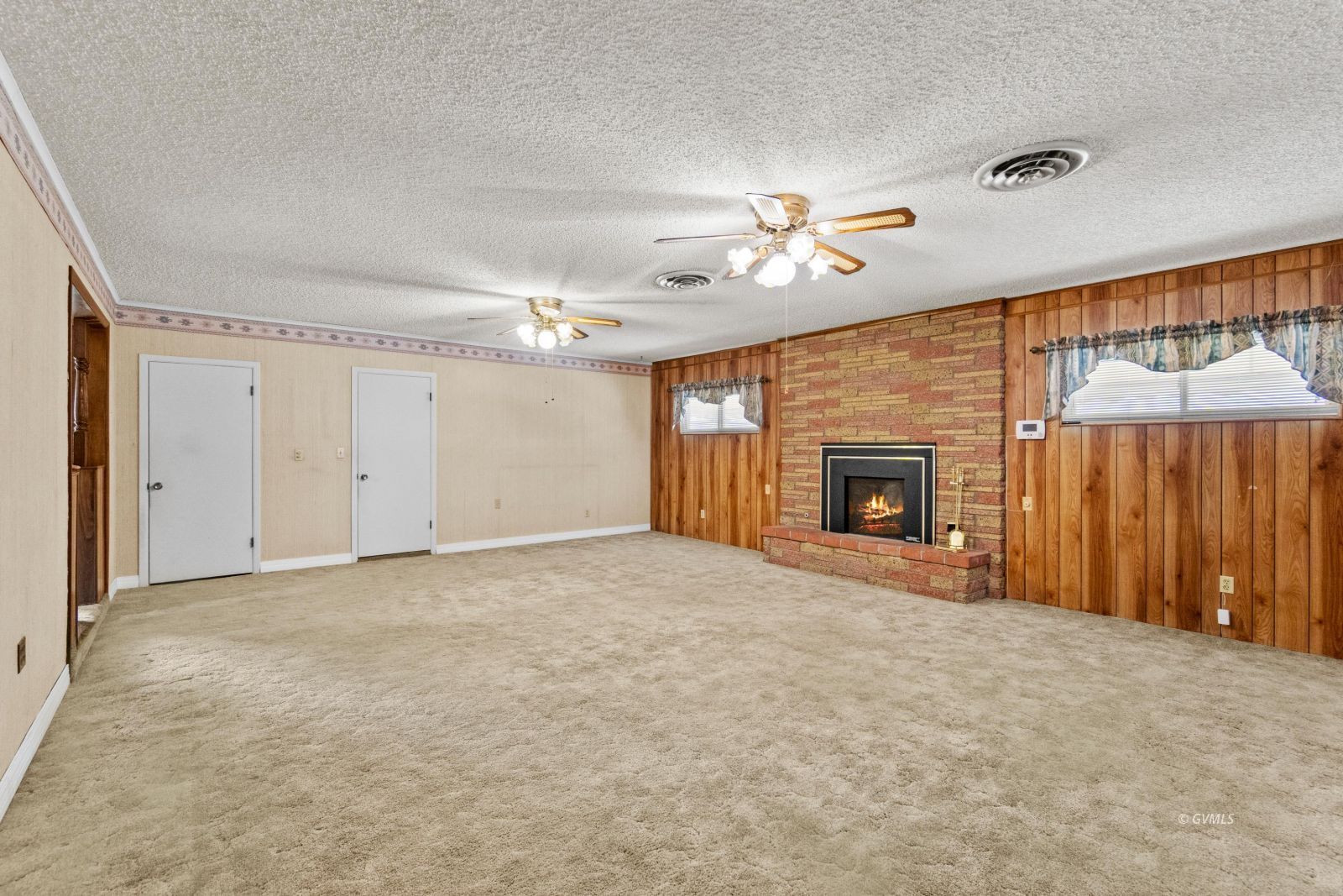 1711 S Fargo Dr