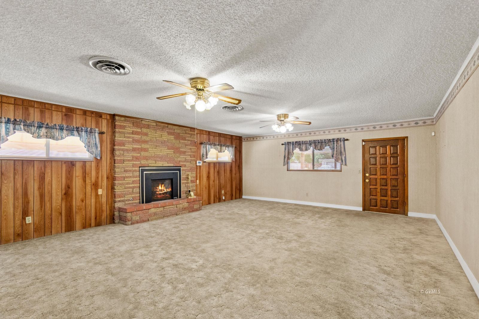 1711 S Fargo Dr