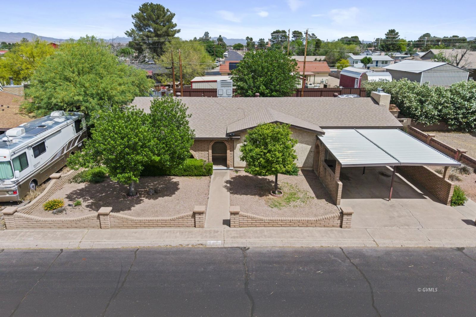 1711 S Fargo Dr