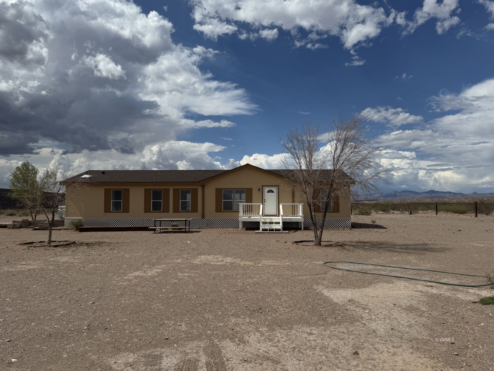 825 Sweetwater Rd