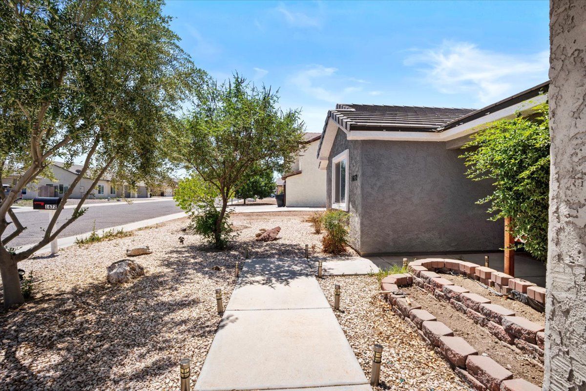 1672 N Eloisa Ln
