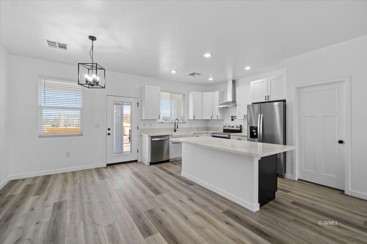 2911 W Joshua Dr