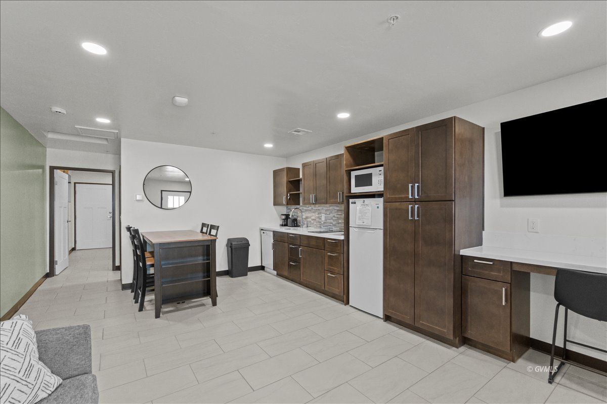 1879 PepperTree Dr B4