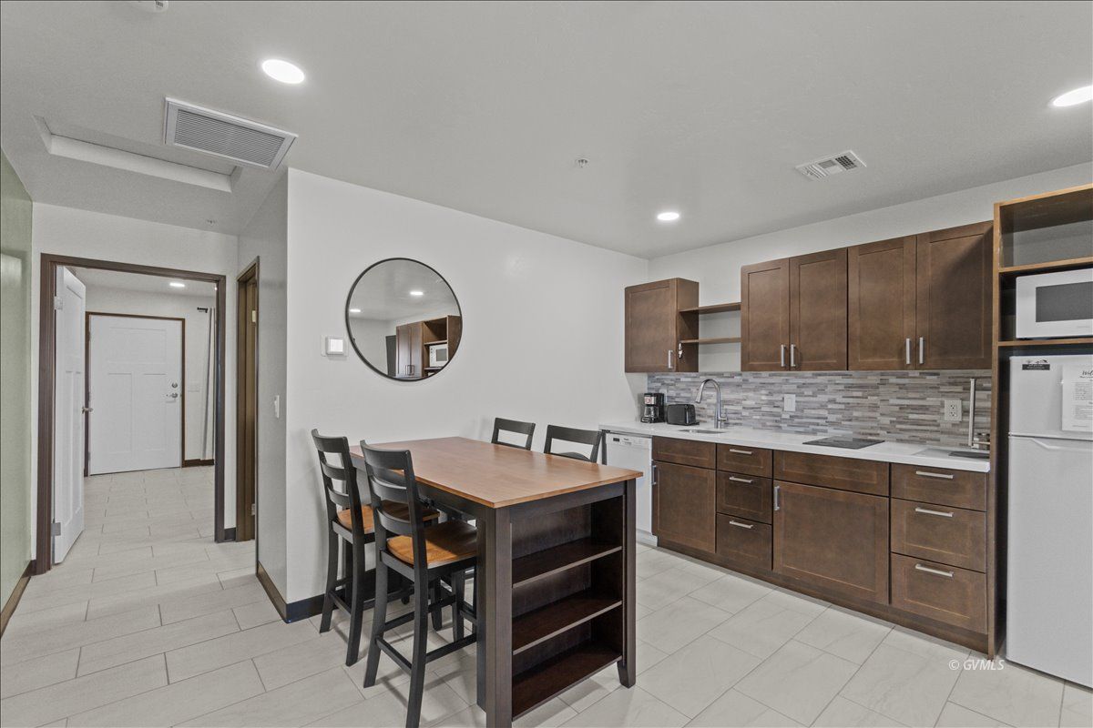 1879 PepperTree Dr B4