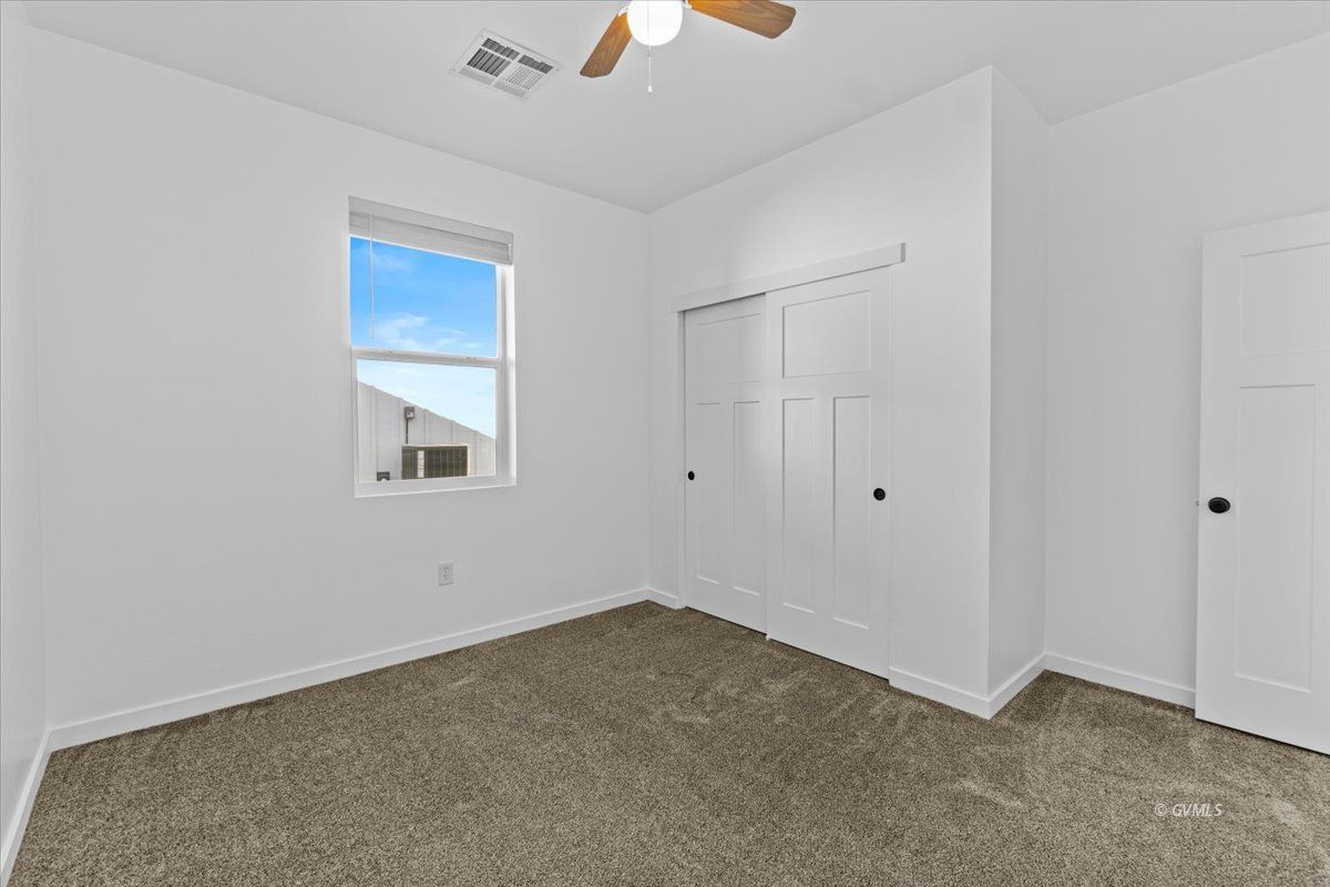 2923 W Joshua Dr