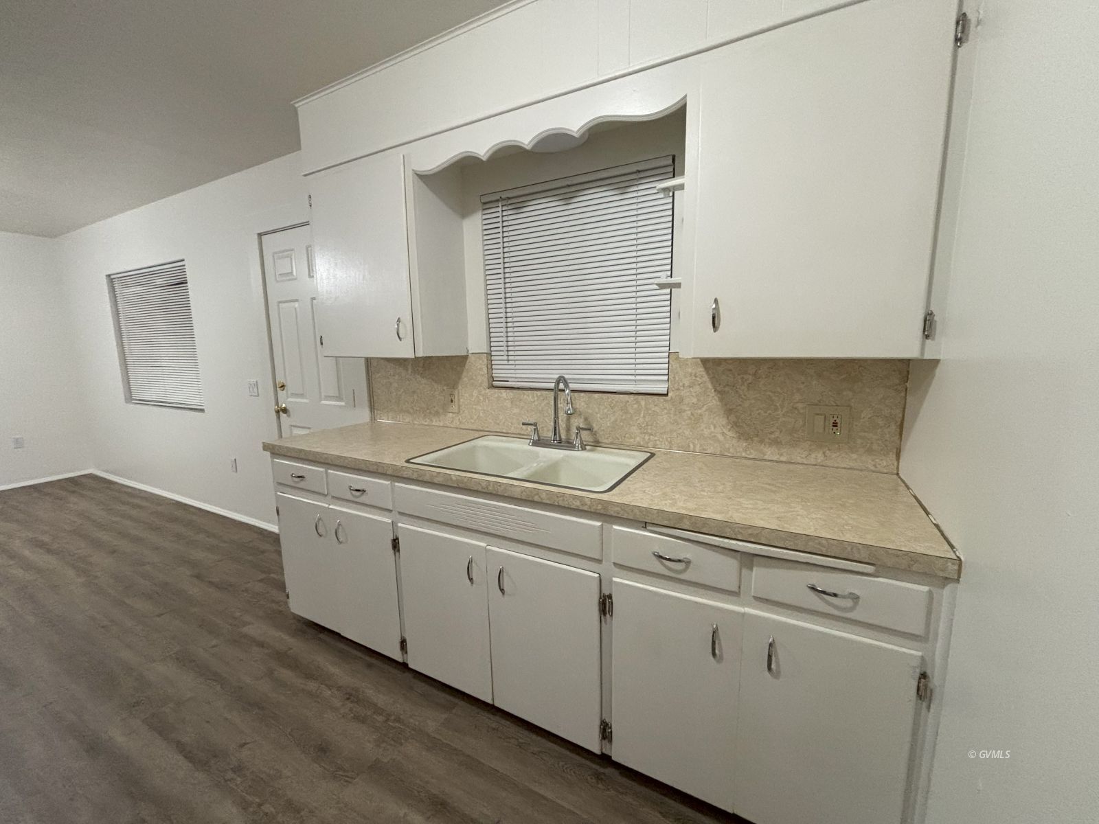 1022 W Santa Fe St