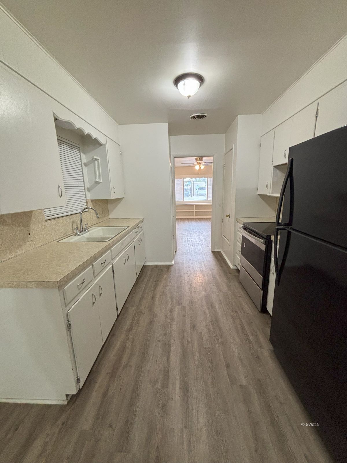 1022 W Santa Fe St