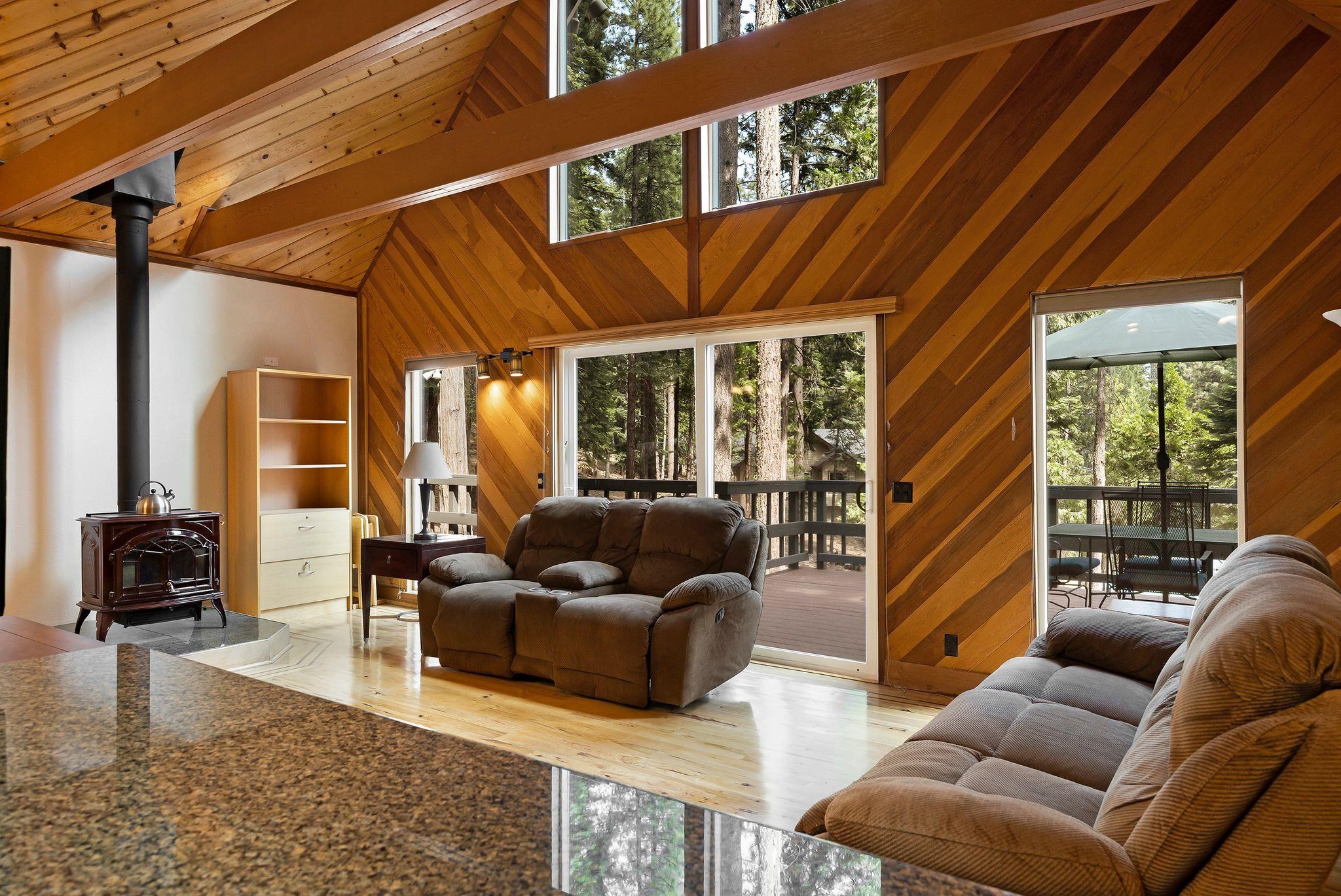 Lake Almanor, California 96137, United States, 3 Bedrooms Bedrooms, ,2 BathroomsBathrooms,Residential,Active,163031