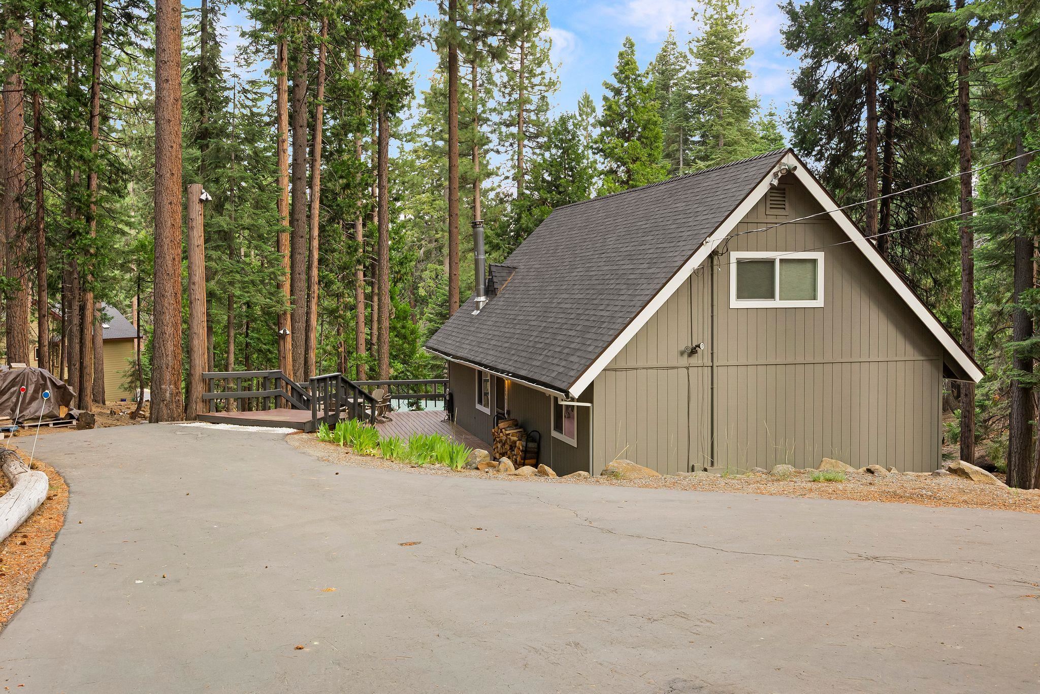 Lake Almanor, California 96137, United States, 3 Bedrooms Bedrooms, ,2 BathroomsBathrooms,Residential,Active,163031