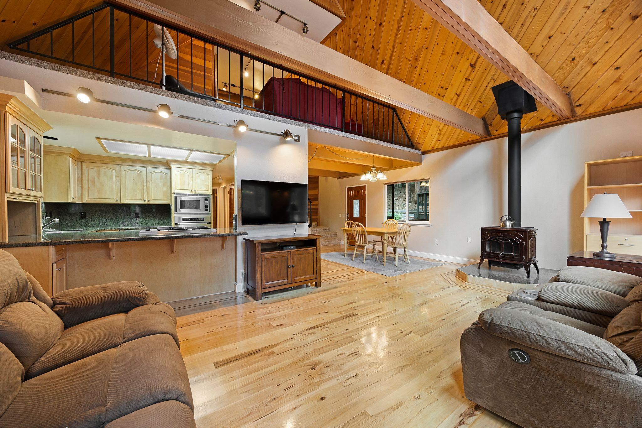 Lake Almanor, California 96137, United States, 3 Bedrooms Bedrooms, ,2 BathroomsBathrooms,Residential,Active,163031