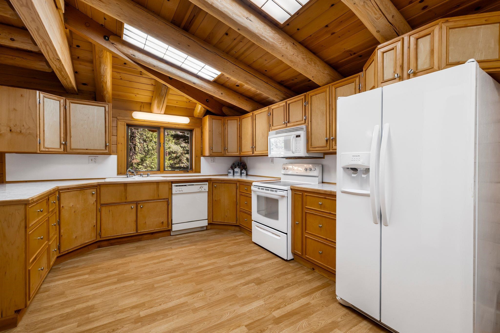 Lake Almanor, California 96137, United States, 3 Bedrooms Bedrooms, ,3 BathroomsBathrooms,Residential,Active,124737