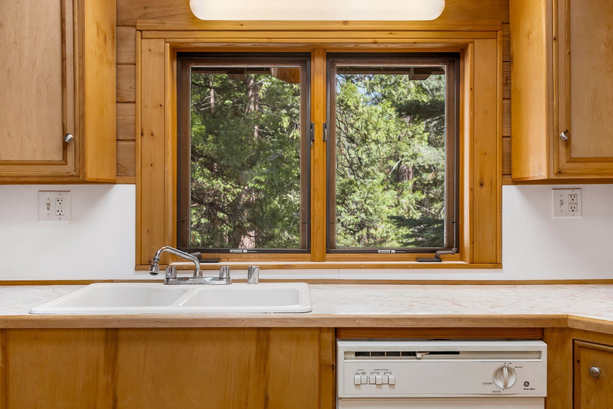 Lake Almanor, California 96137, United States, 3 Bedrooms Bedrooms, ,3 BathroomsBathrooms,Residential,Active,124737