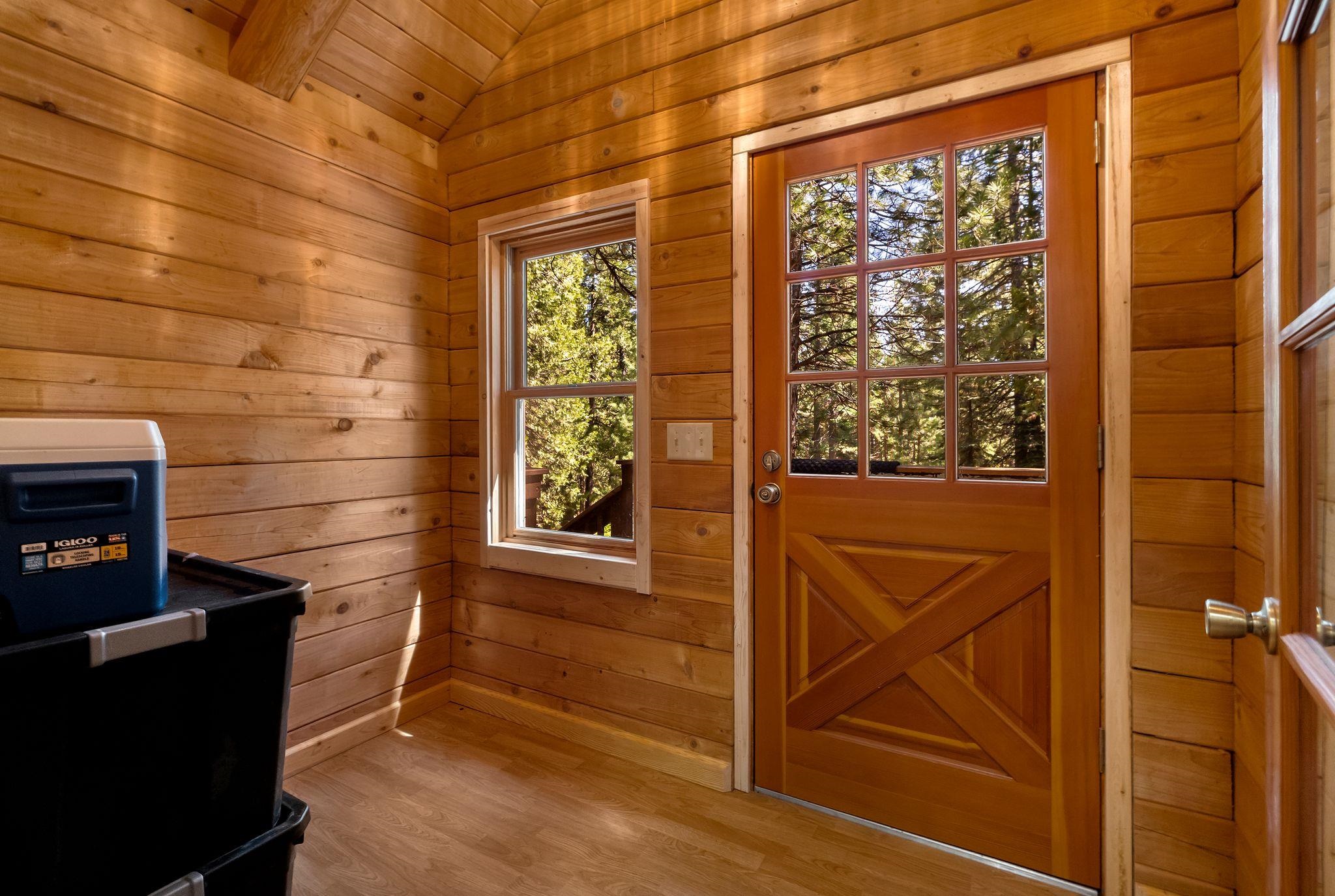 Lake Almanor, California 96137, United States, 3 Bedrooms Bedrooms, ,3 BathroomsBathrooms,Residential,Active,124737