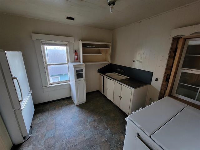 507 S Delwood Street, Westwood, California image 15