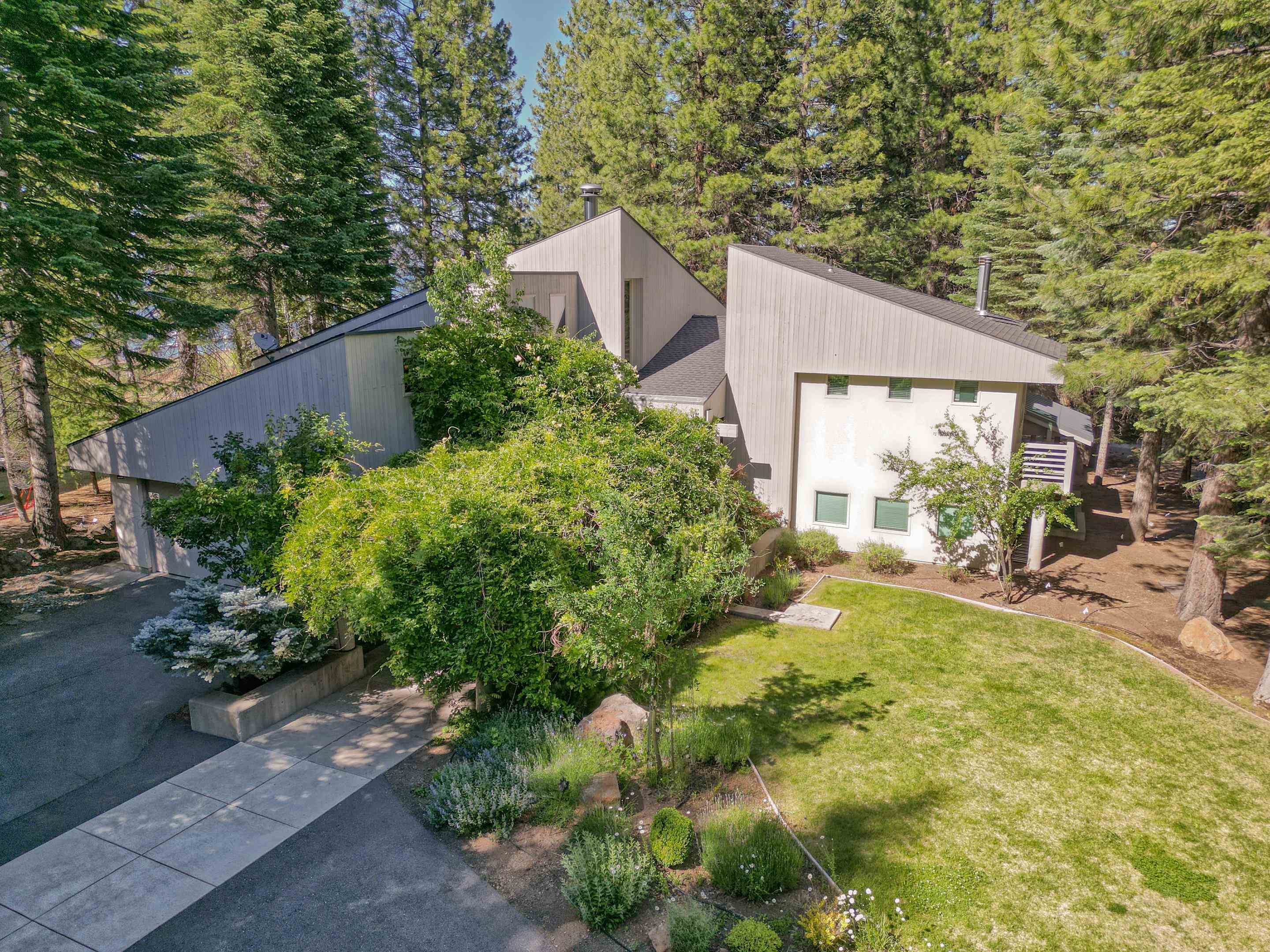175 Lake Almanor West Drive, Lake Almanor West, Ohio image 1