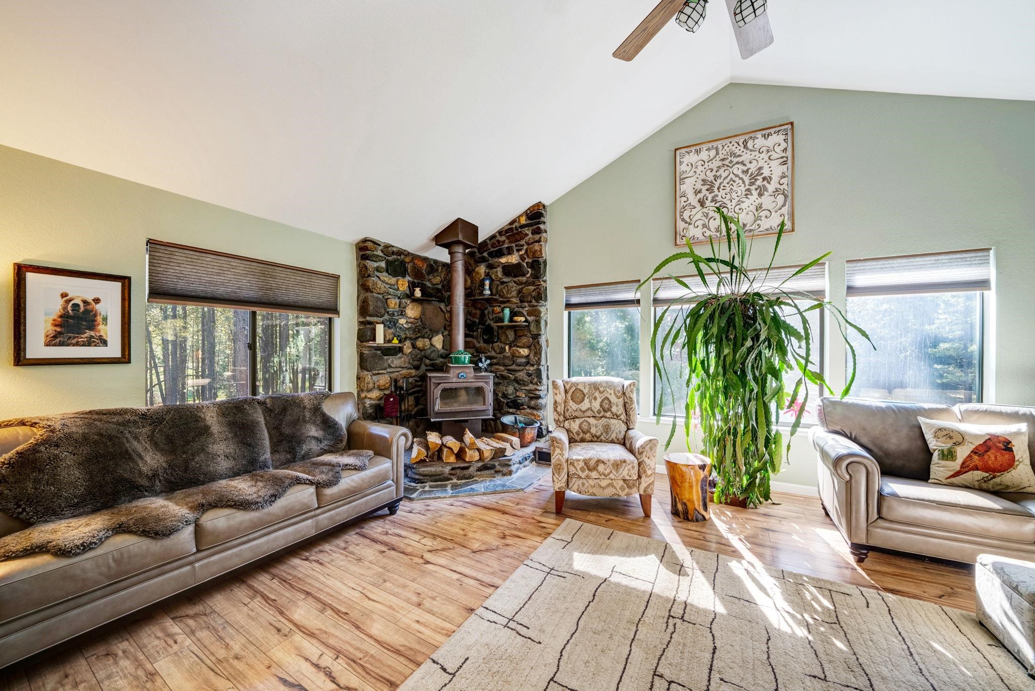 6880 Sylvan Road, Portola, Texas image 3