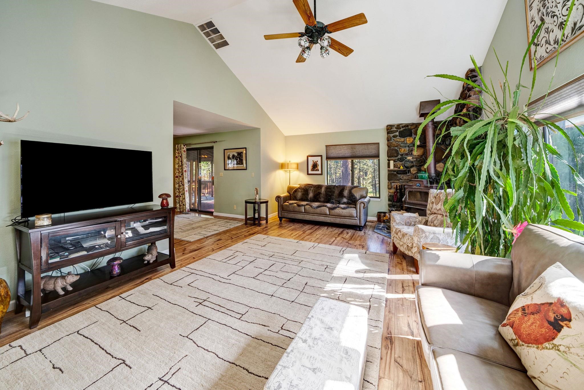 6880 Sylvan Road, Portola, Texas image 2