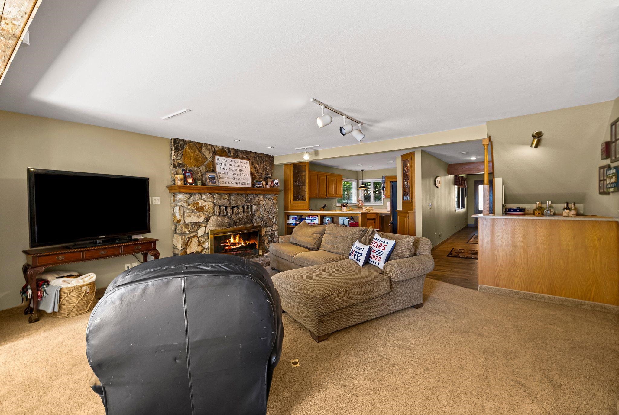 Lake Almanor, California 96137, United States, 3 Bedrooms Bedrooms, ,3 BathroomsBathrooms,Residential,Active,184439