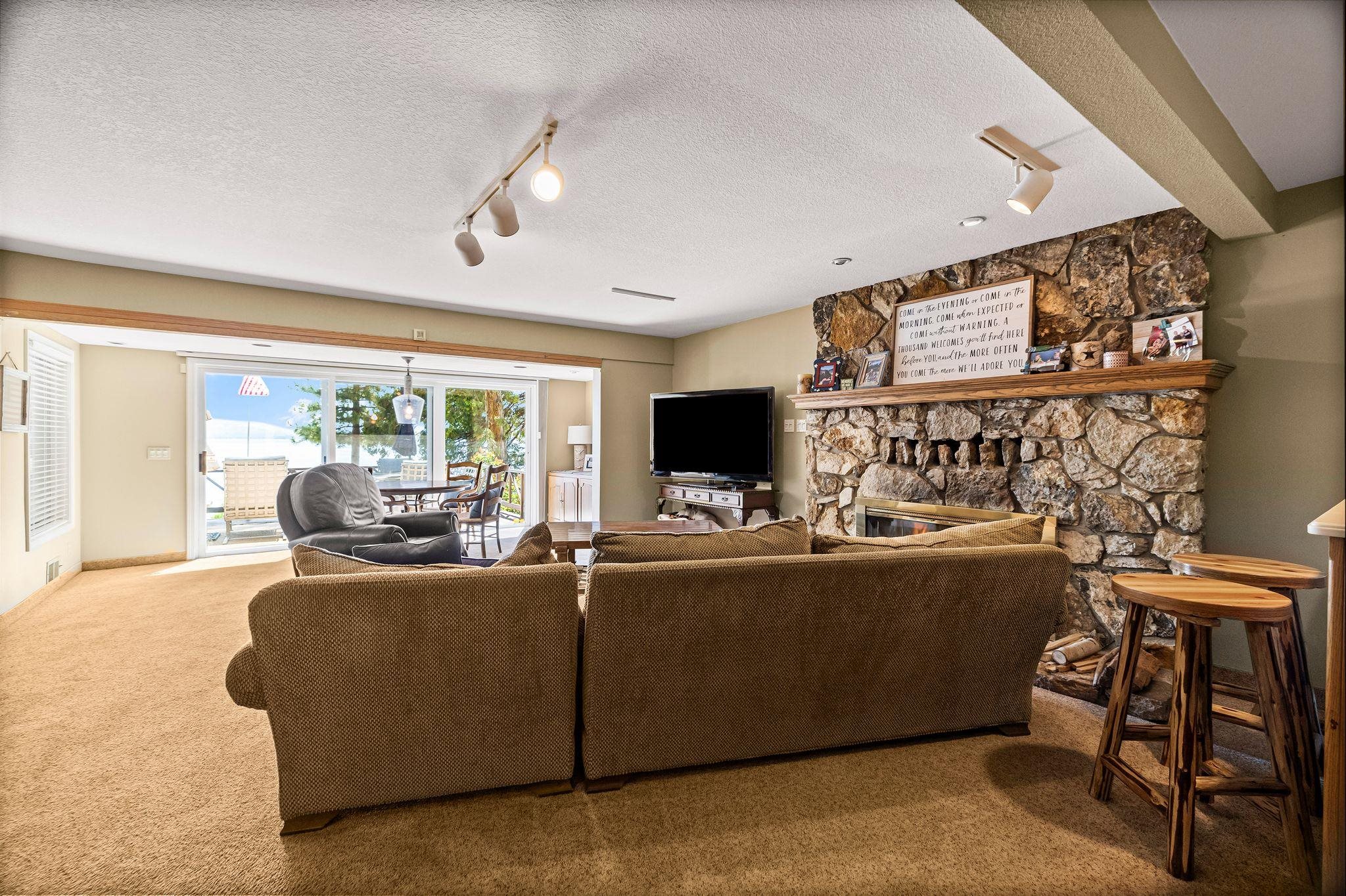 Lake Almanor, California 96137, United States, 3 Bedrooms Bedrooms, ,3 BathroomsBathrooms,Residential,Active,184439