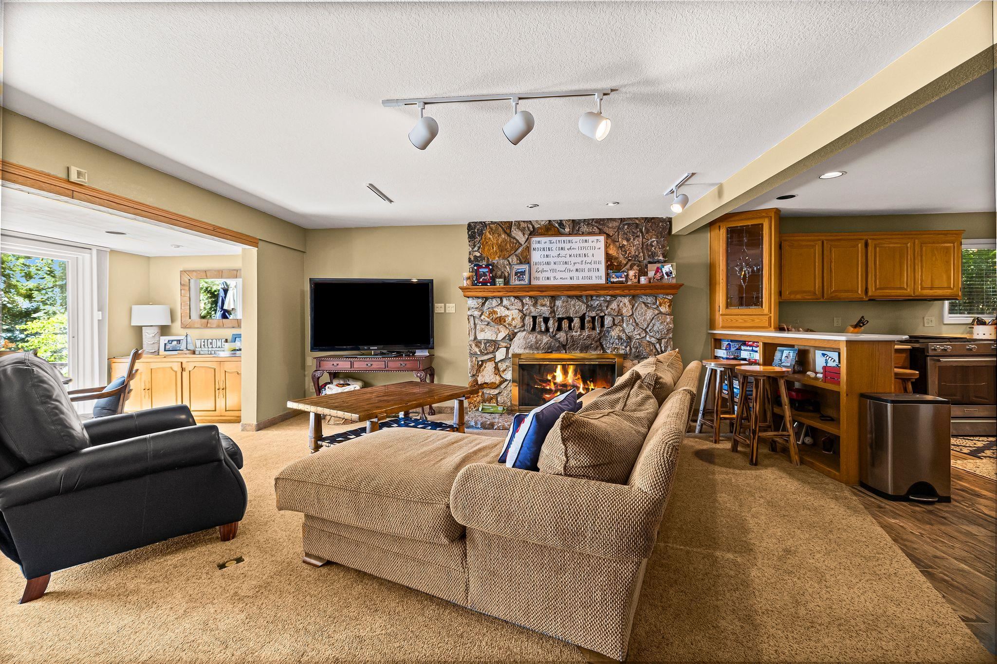 Lake Almanor, California 96137, United States, 3 Bedrooms Bedrooms, ,3 BathroomsBathrooms,Residential,Active,184439