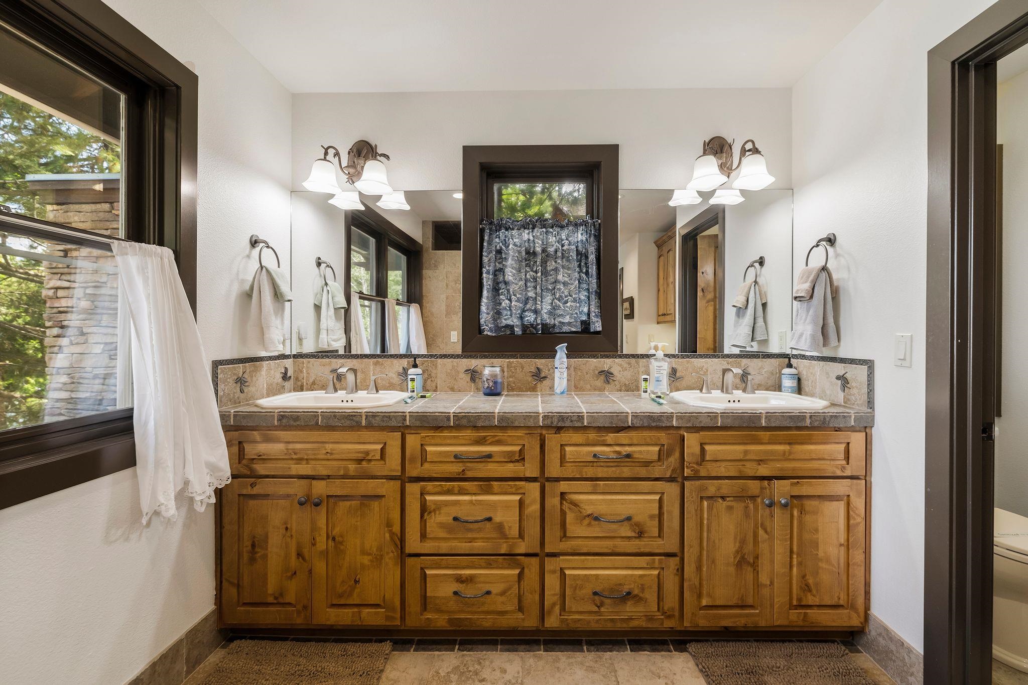 Lake Almanor, California 96137, United States, 4 Bedrooms Bedrooms, ,4 BathroomsBathrooms,Residential,Active,157695