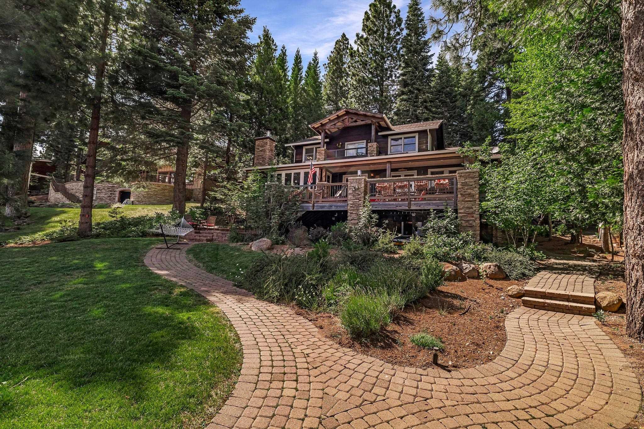 Lake Almanor, California 96137, United States, 4 Bedrooms Bedrooms, ,4 BathroomsBathrooms,Residential,Active,157695