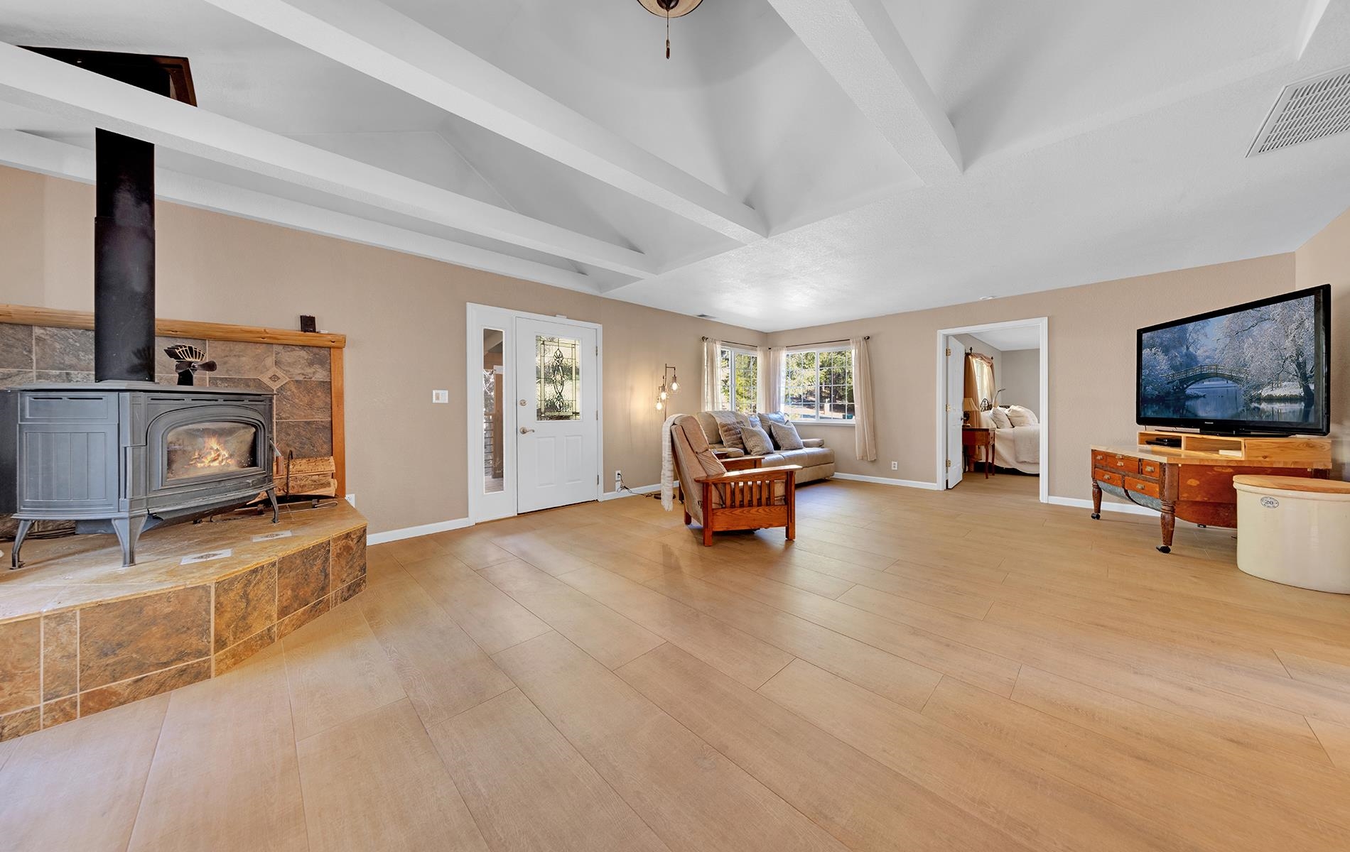 6878 Almanor Lake Estates Drive, Lake Almanor, Texas image 4