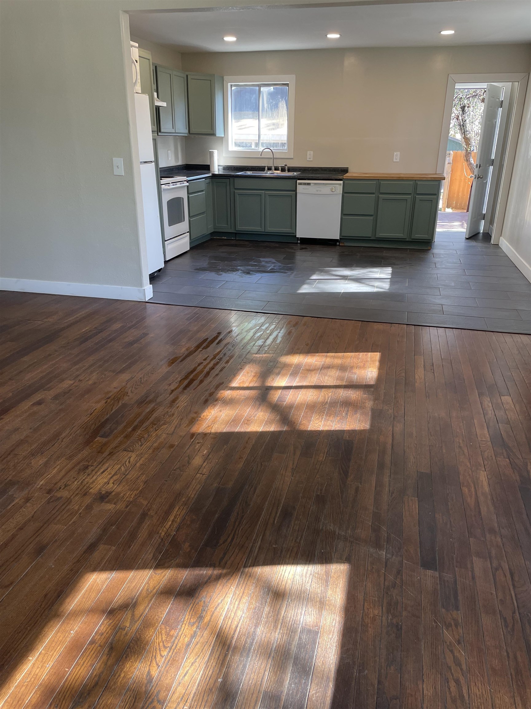 565 N Fifth Avenue, Portola, Texas image 2