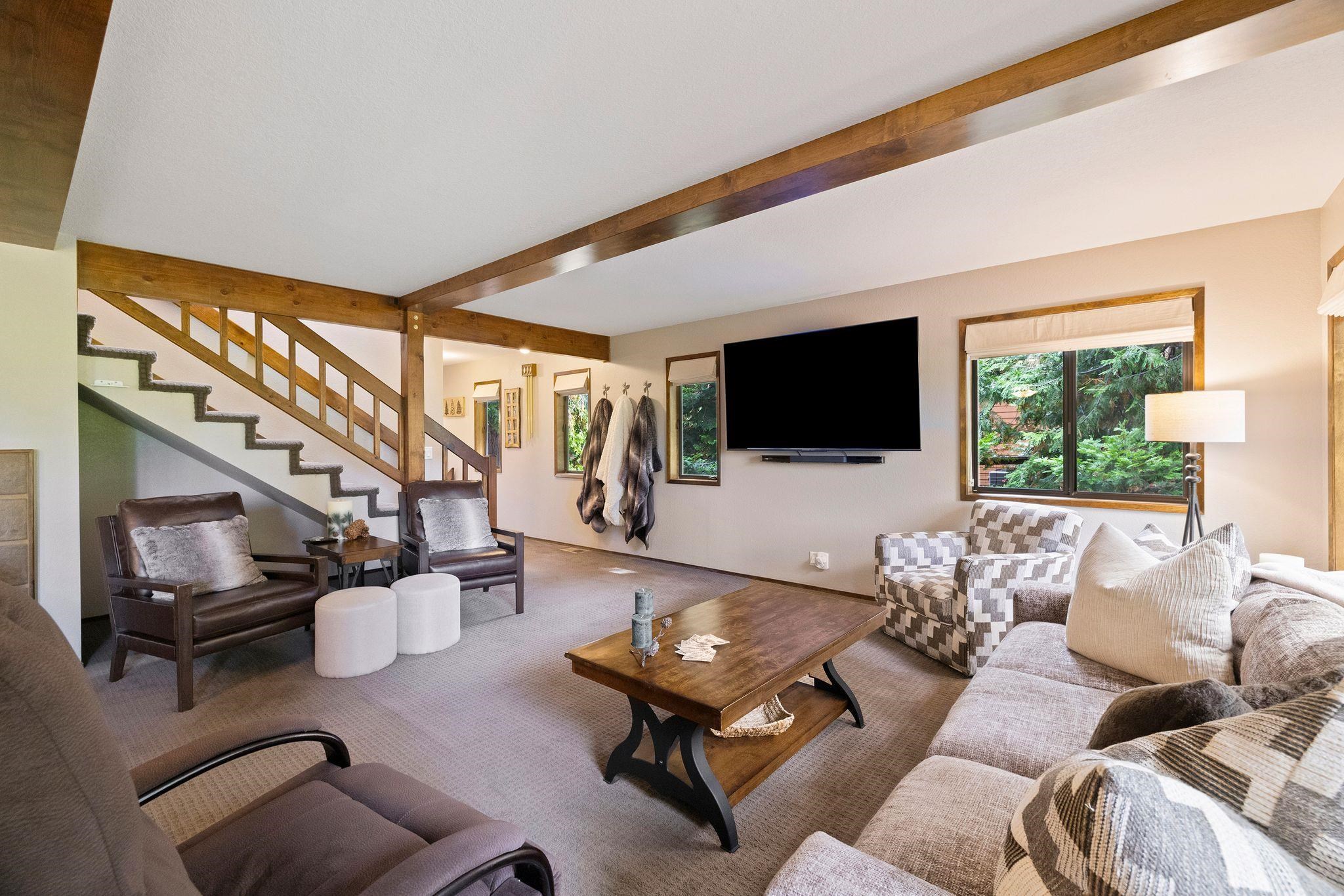 Lake Almanor, California 96137, United States, 3 Bedrooms Bedrooms, ,3 BathroomsBathrooms,Residential,Pending,186902