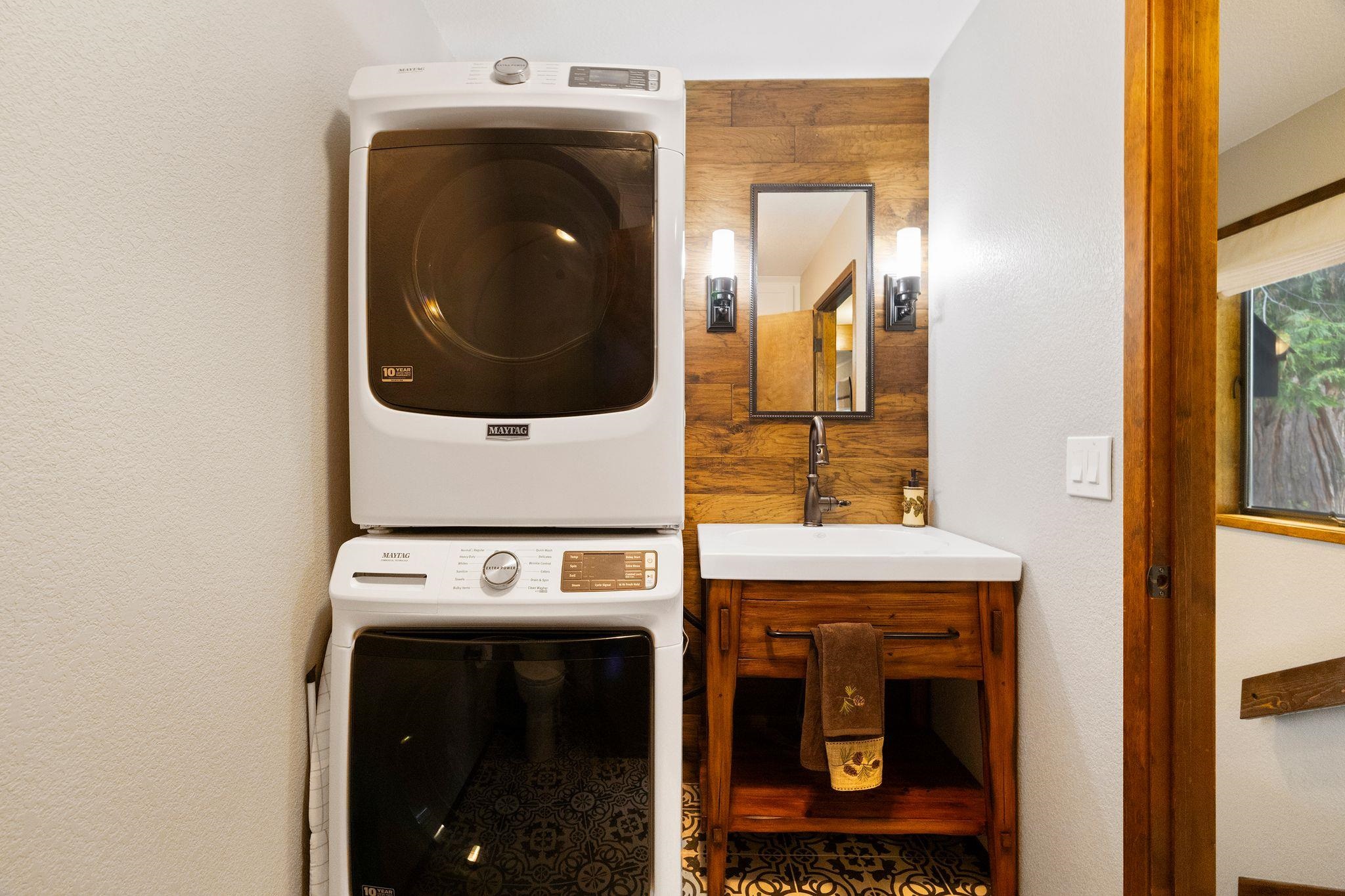 Lake Almanor, California 96137, United States, 3 Bedrooms Bedrooms, ,3 BathroomsBathrooms,Residential,Pending,186902