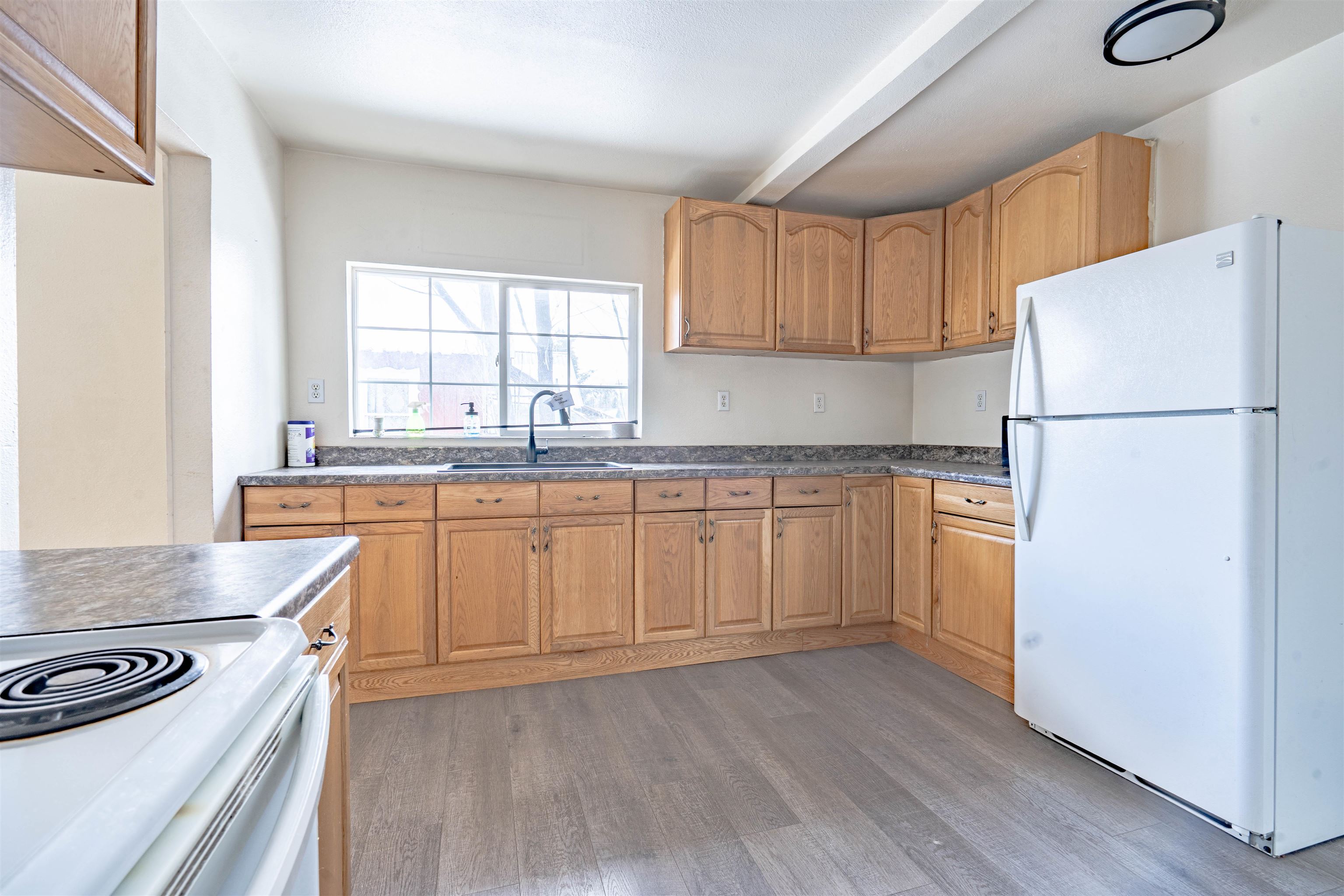 219 N Delwood Street, Westwood, California image 11