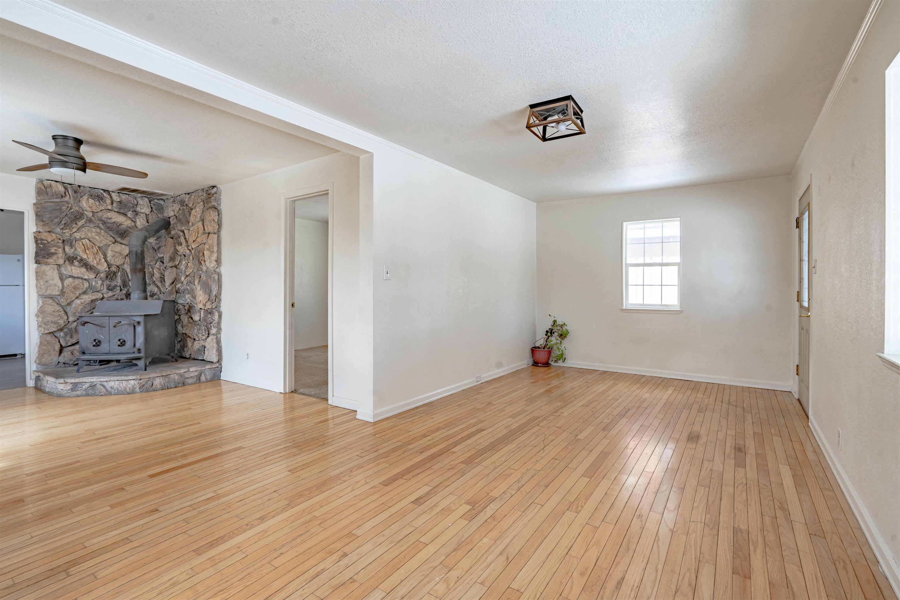 219 N Delwood Street, Westwood, California image 8