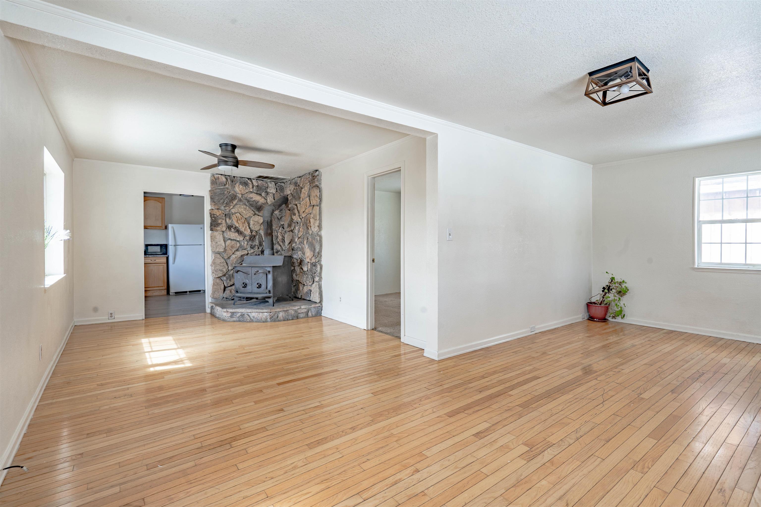 219 N Delwood Street, Westwood, California image 7