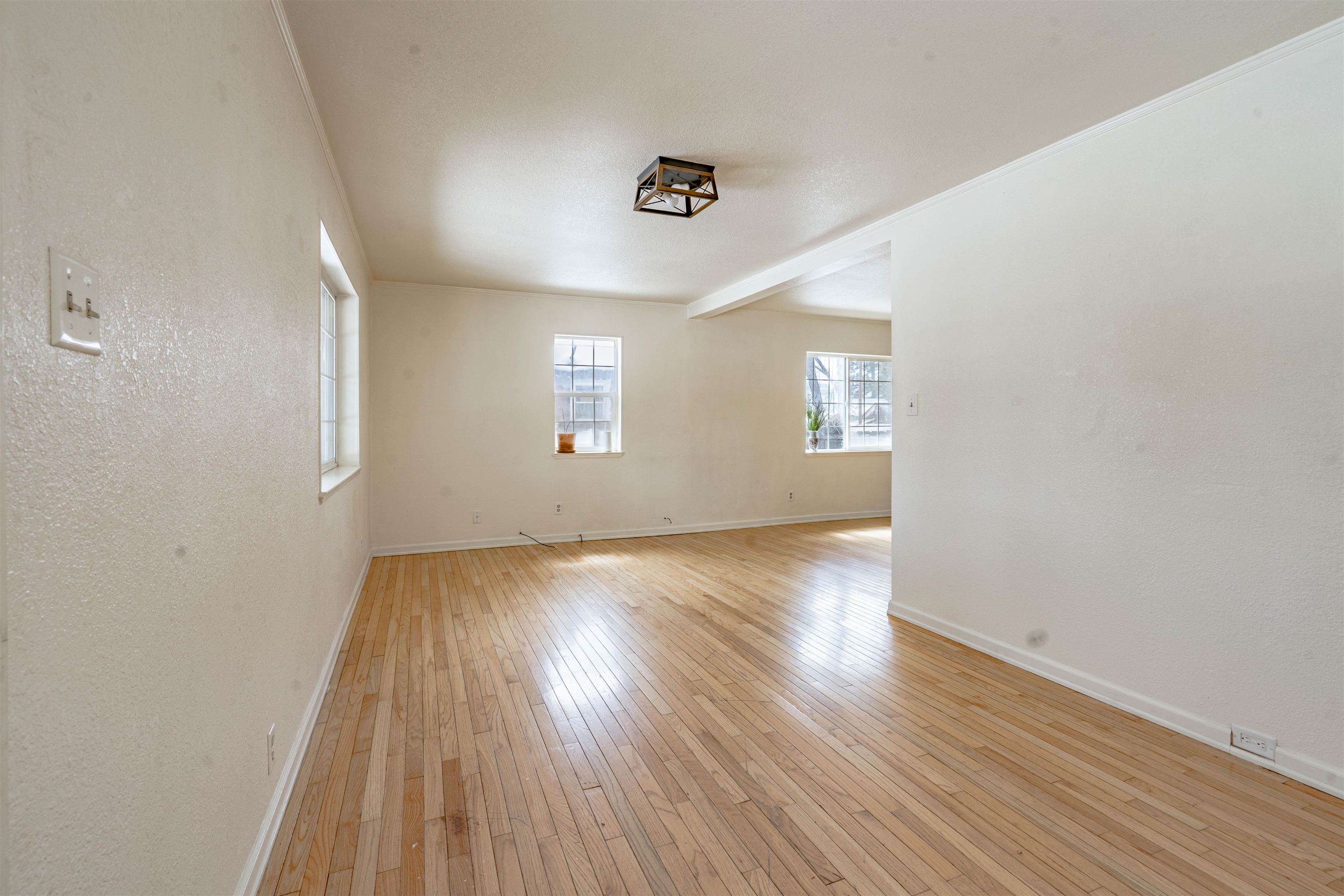 219 N Delwood Street, Westwood, California image 5