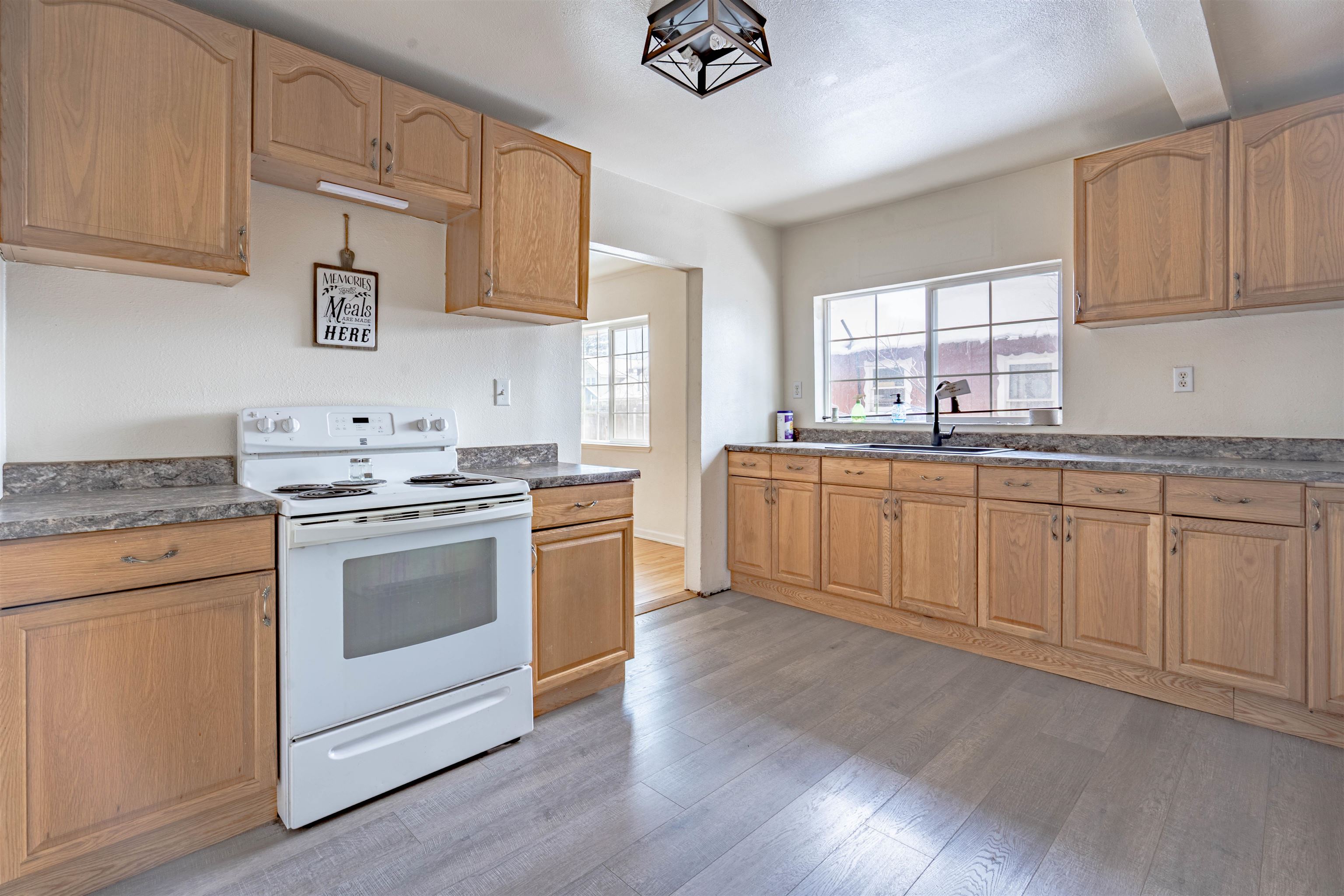 219 N Delwood Street, Westwood, California image 12