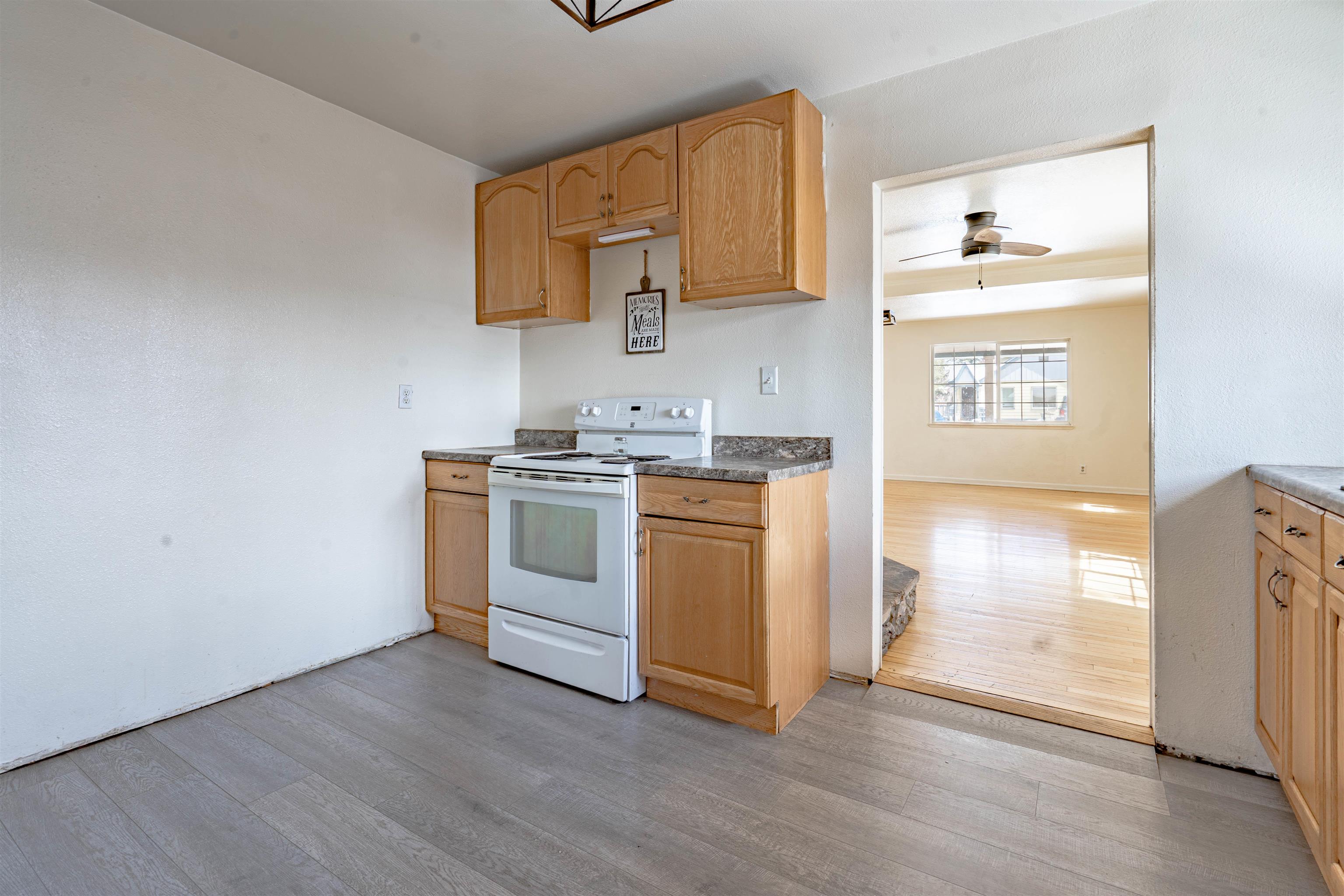 219 N Delwood Street, Westwood, California image 33