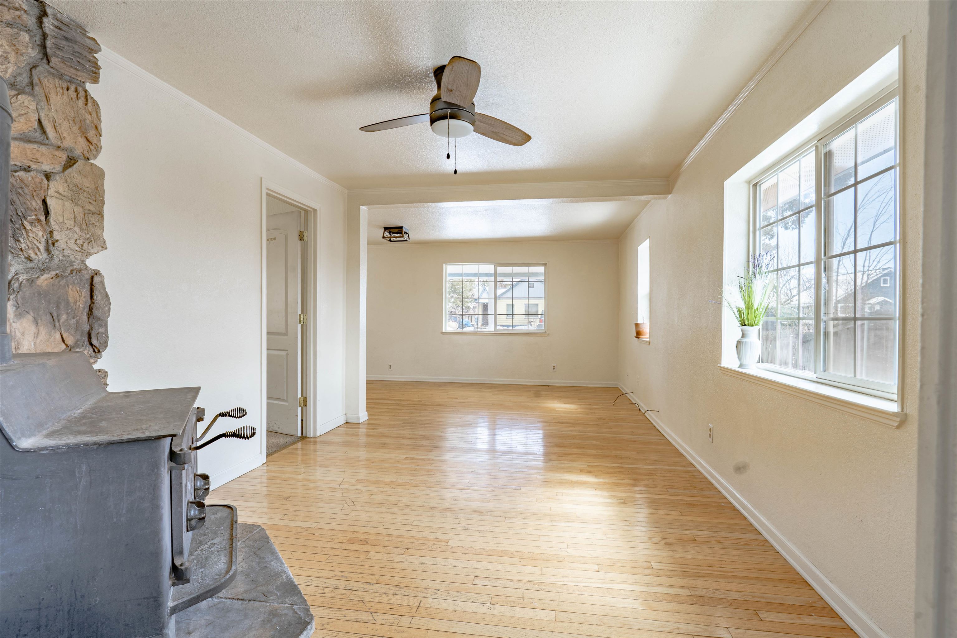 219 N Delwood Street, Westwood, California image 9