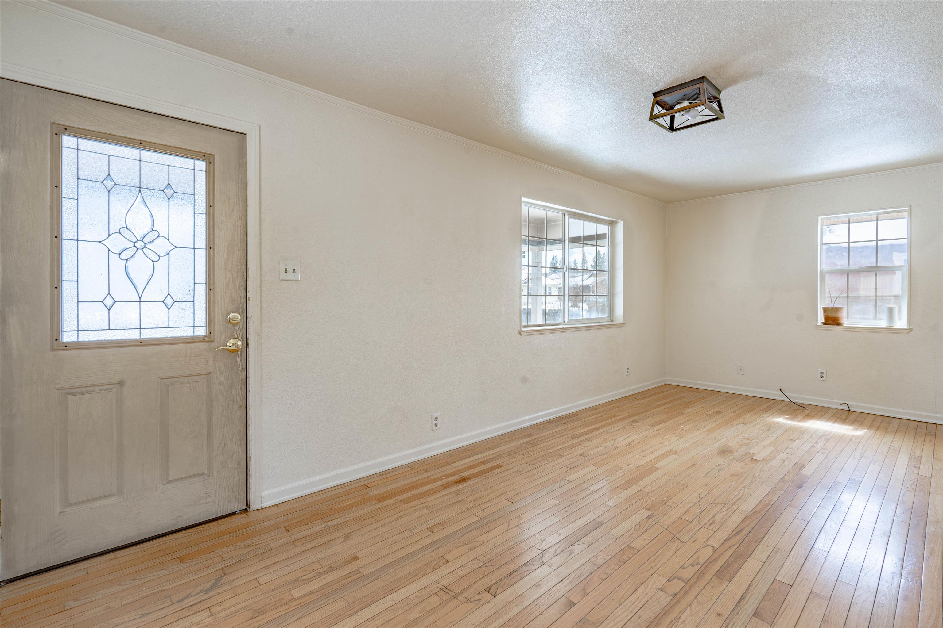 219 N Delwood Street, Westwood, California image 6