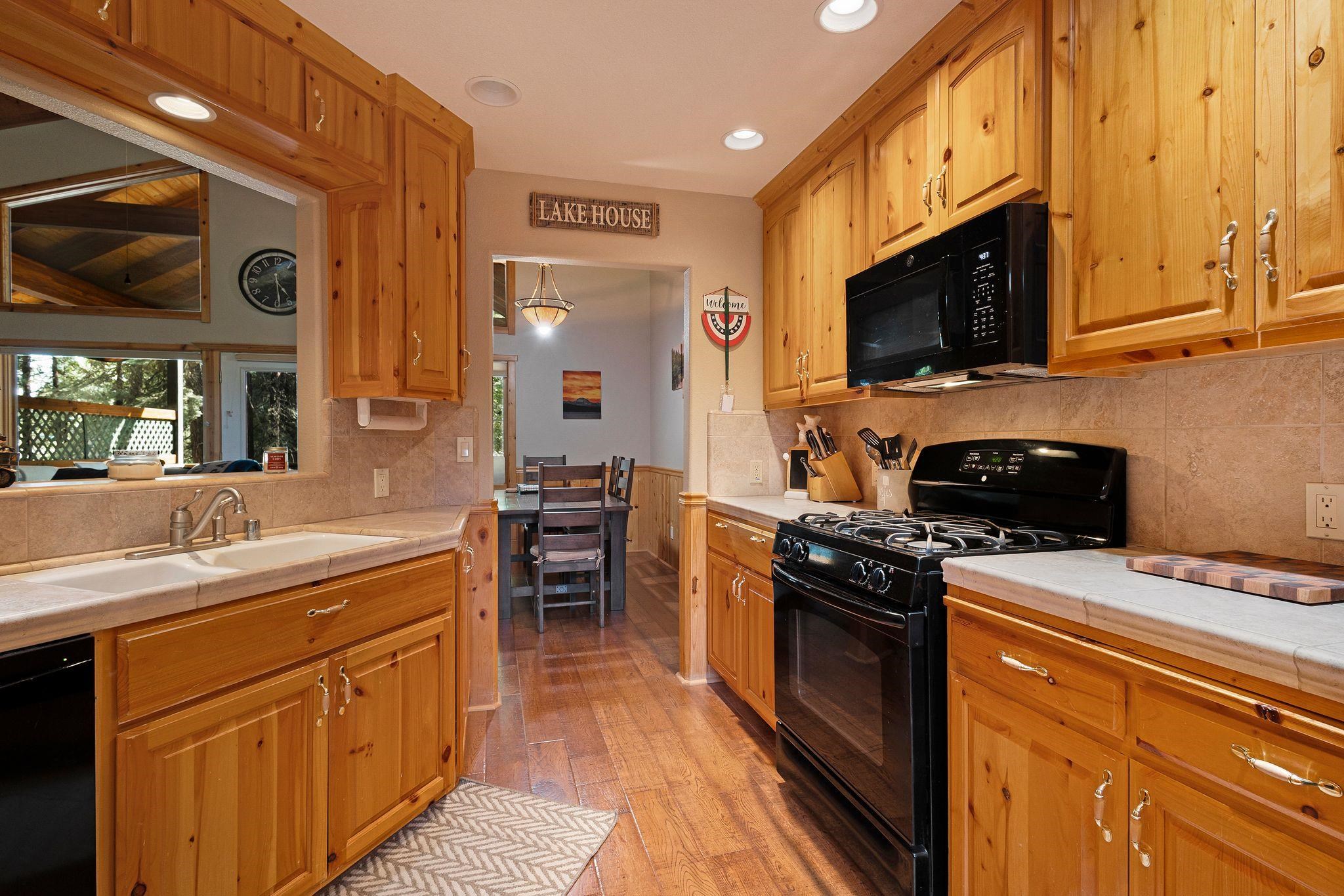 104 Top Of The West Drive, Lake Almanor West, Texas image 12