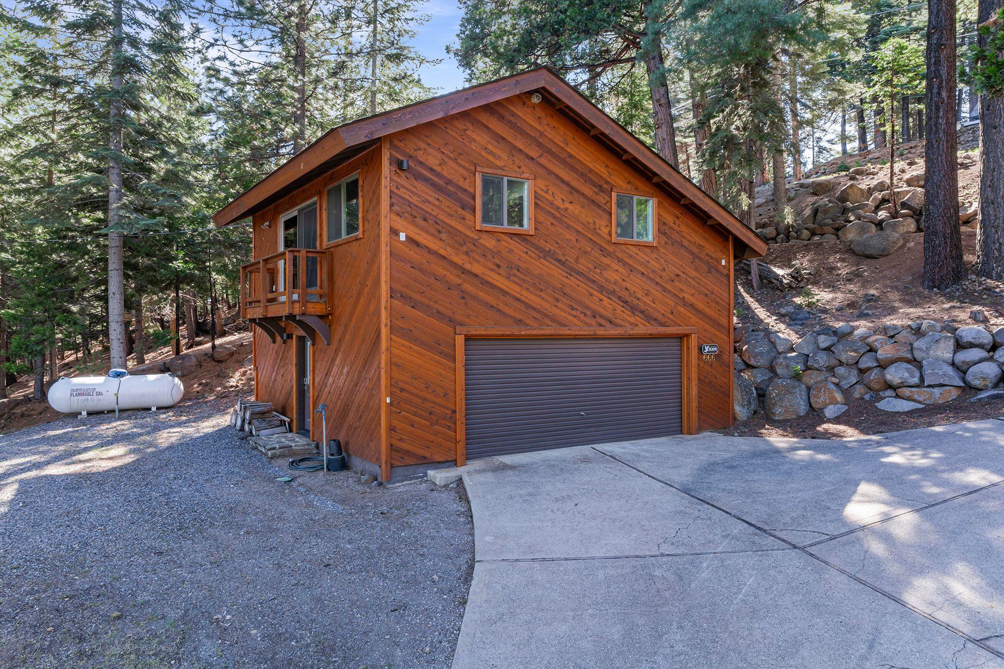 Lake Almanor, California 96137, United States, 4 Bedrooms Bedrooms, ,3 BathroomsBathrooms,Residential,Active,58991