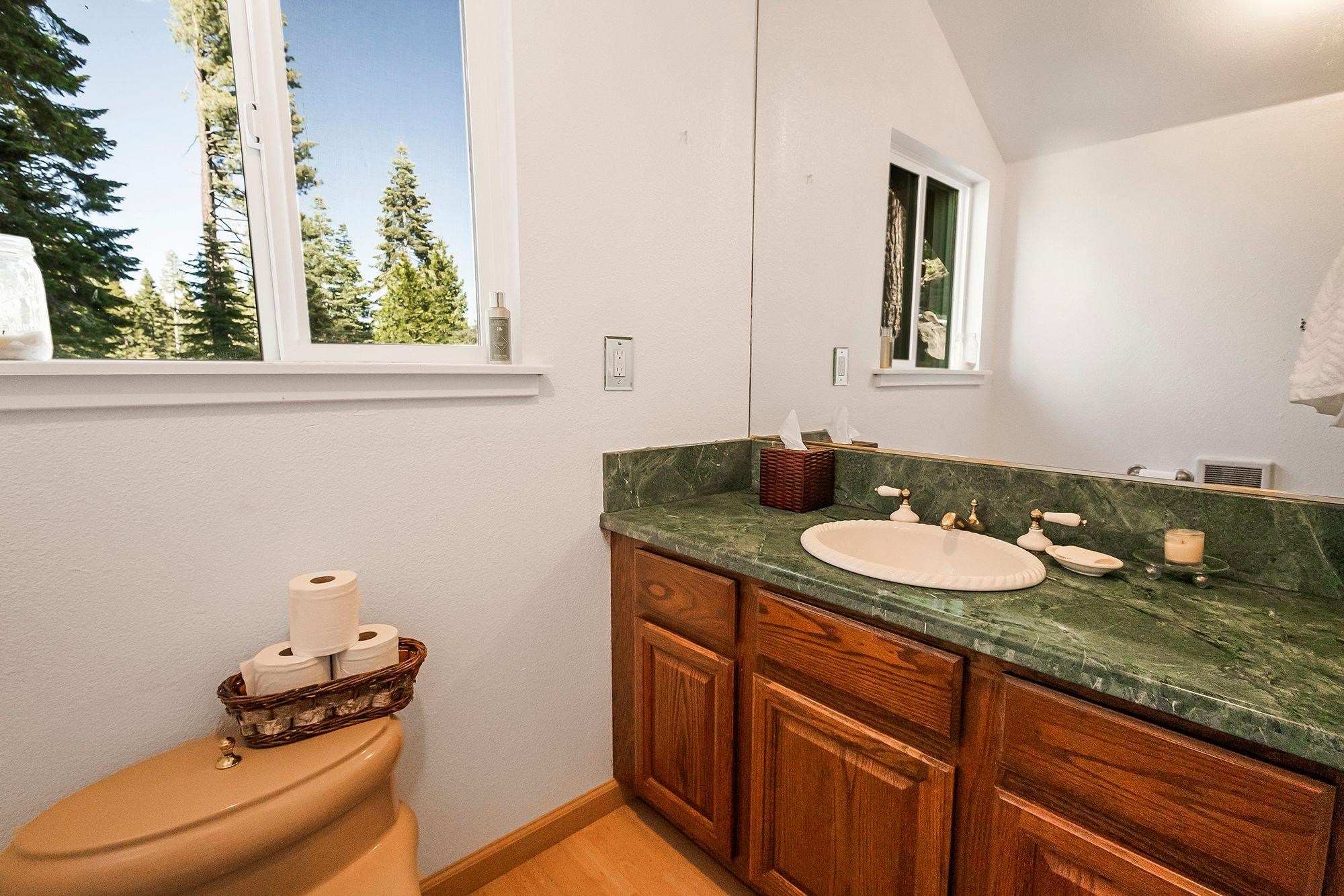 Lake Almanor, California 96137, United States, 4 Bedrooms Bedrooms, ,3 BathroomsBathrooms,Residential,Active,58991