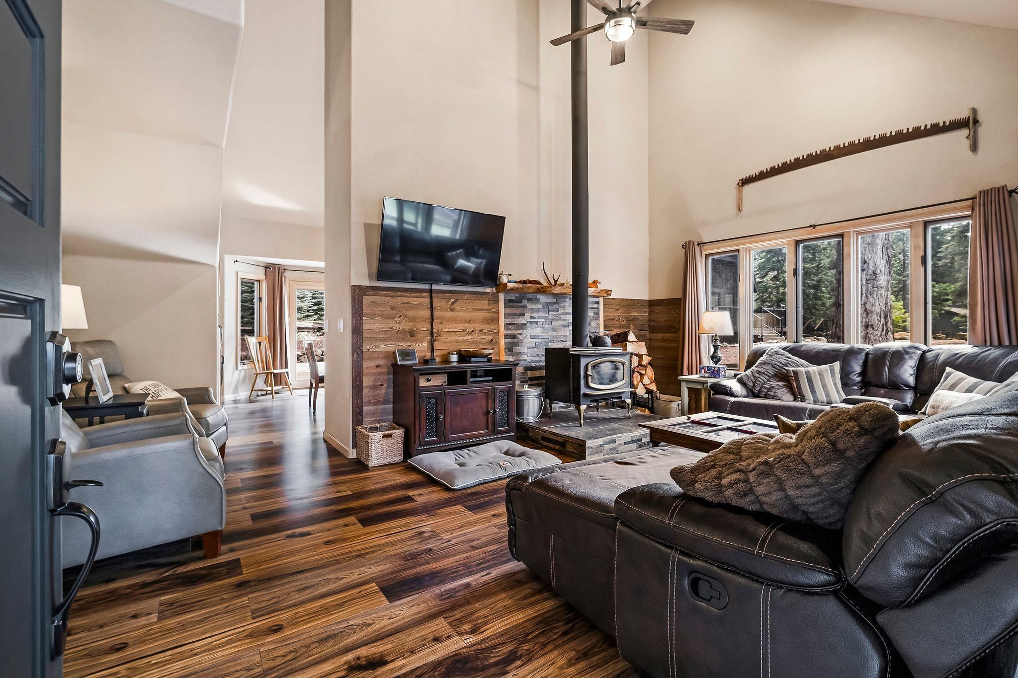 Lake Almanor, California 96137, United States, 3 Bedrooms Bedrooms, ,3 BathroomsBathrooms,Residential,Active,95184