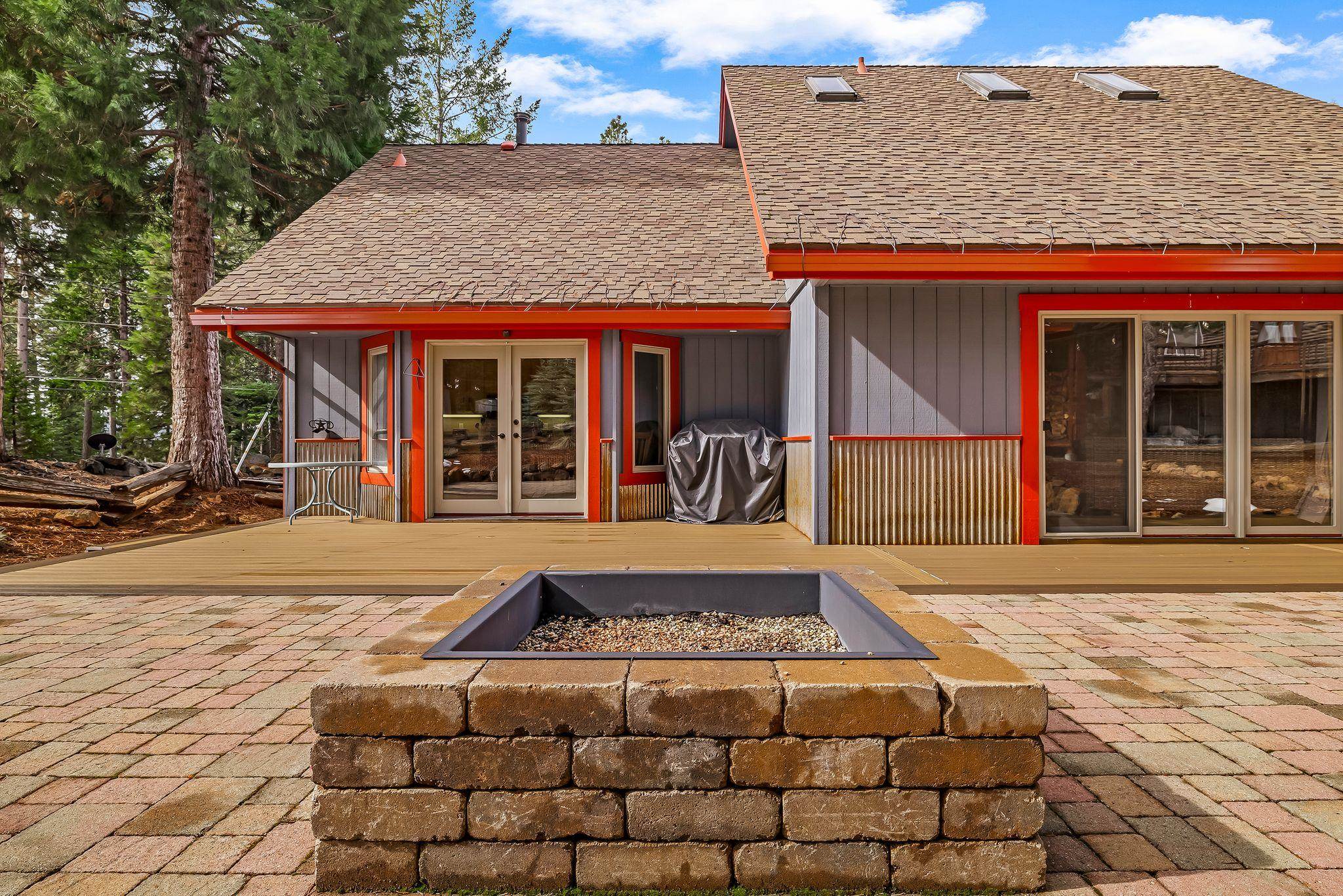 Lake Almanor, California 96137, United States, 3 Bedrooms Bedrooms, ,3 BathroomsBathrooms,Residential,Active,95184