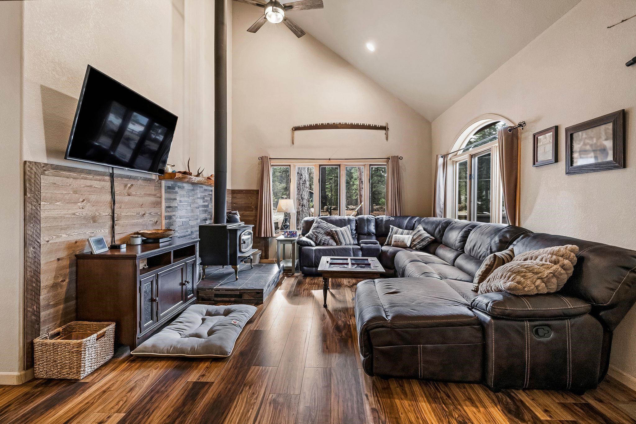 Lake Almanor, California 96137, United States, 3 Bedrooms Bedrooms, ,3 BathroomsBathrooms,Residential,Active,95184