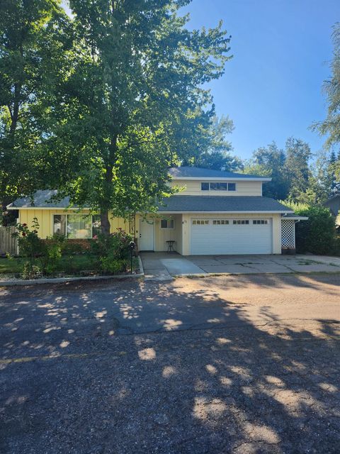 Townhouse For Sale - 78 WILDWOOD CT 22n03 Ct<br/> Quincy, CA 95971