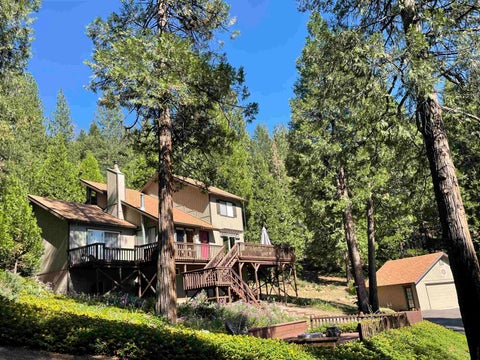 Homes For Sale - 6867 Almanor Lake Estates Drive<br/> Lake Almanor, CA 96137