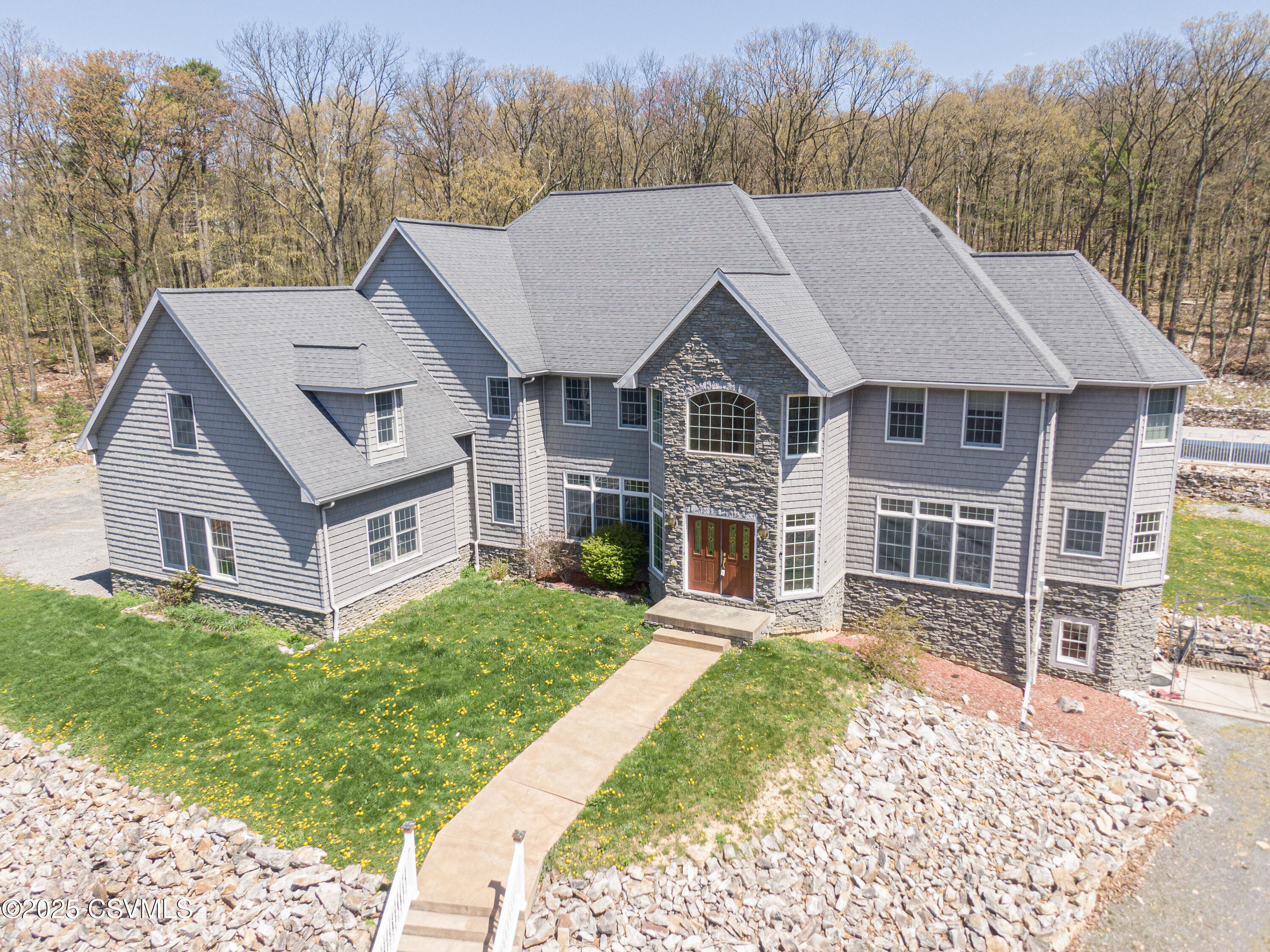 207 WOODRIDGE Lane