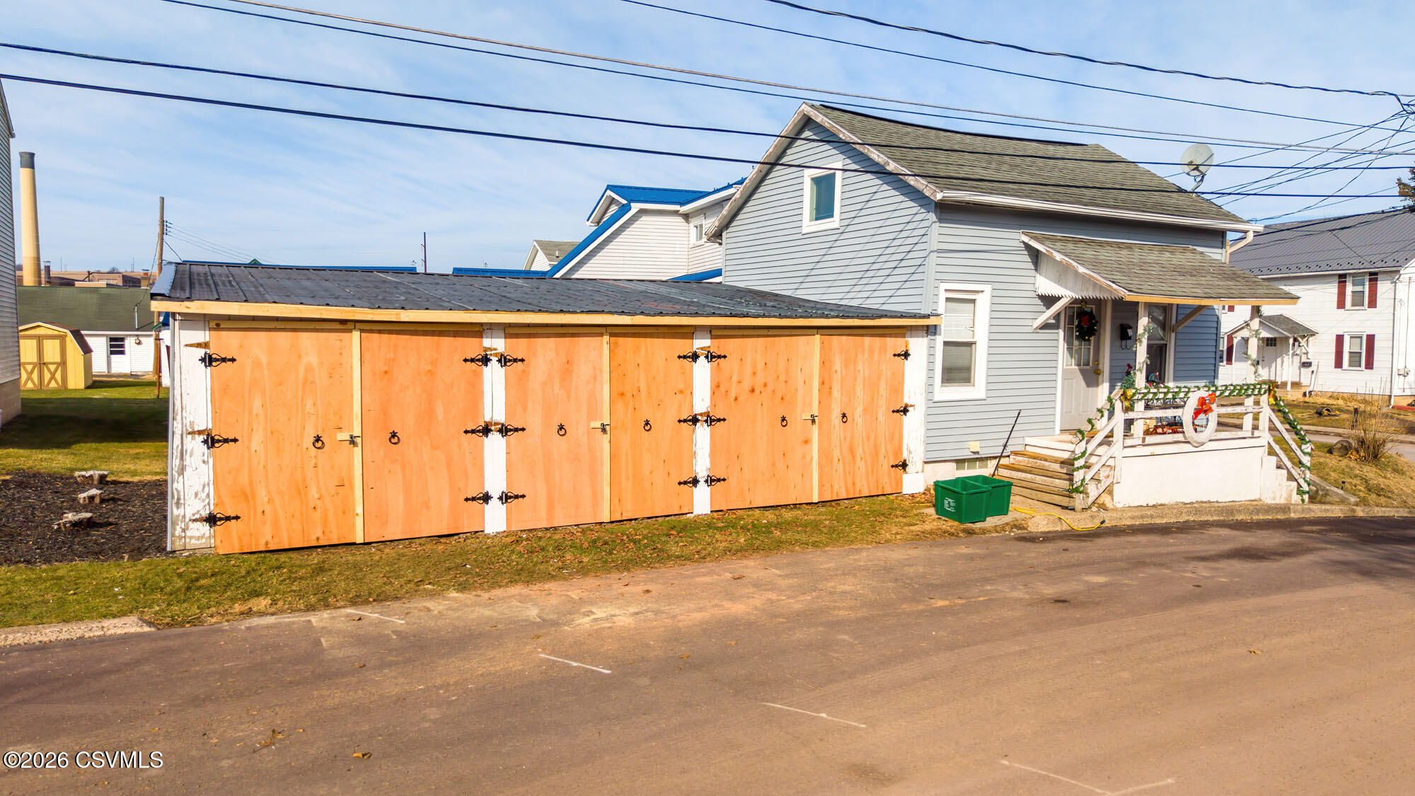 Properties 3 866 RAILROAD Street