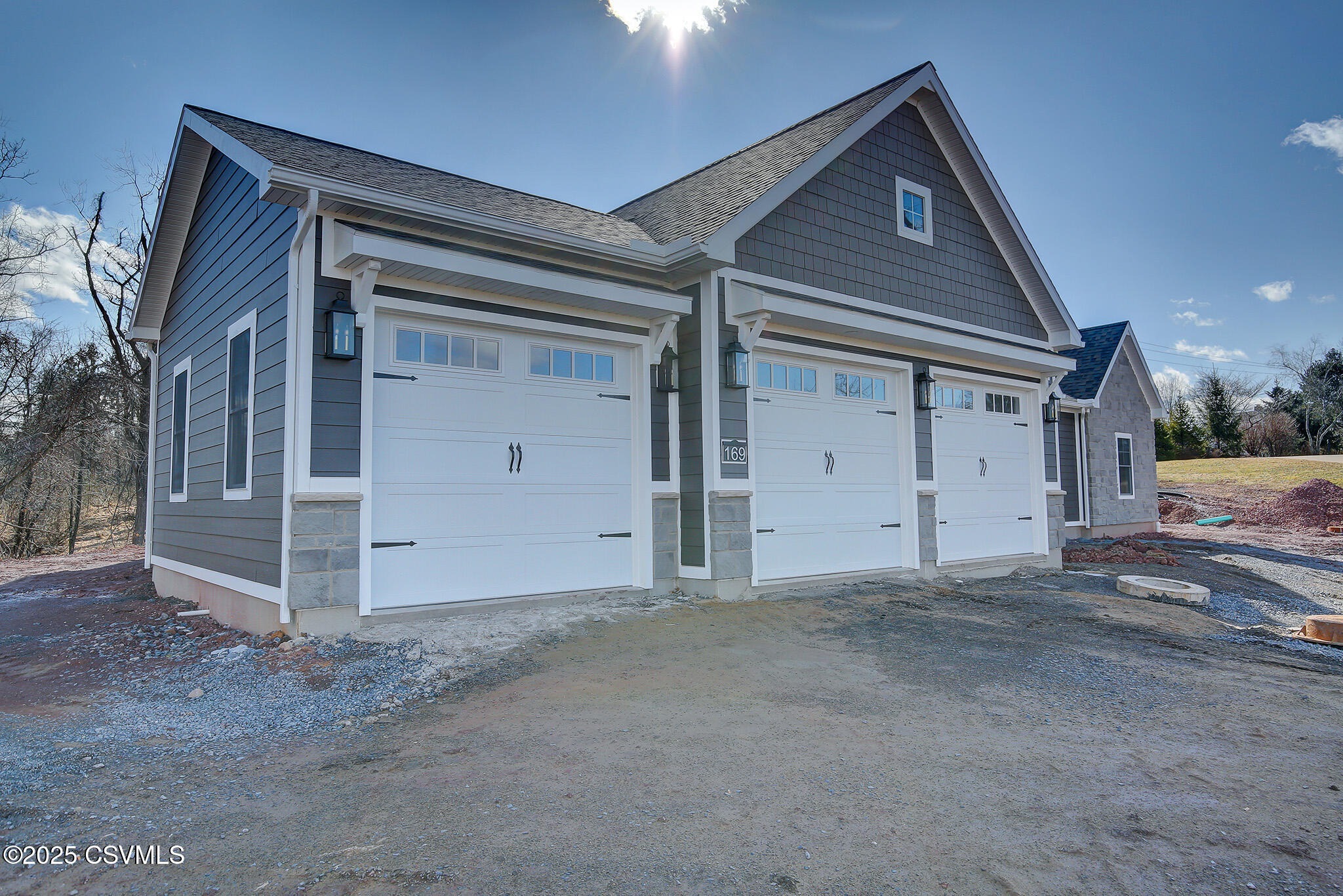 Properties 5 169 WINDSOR Way